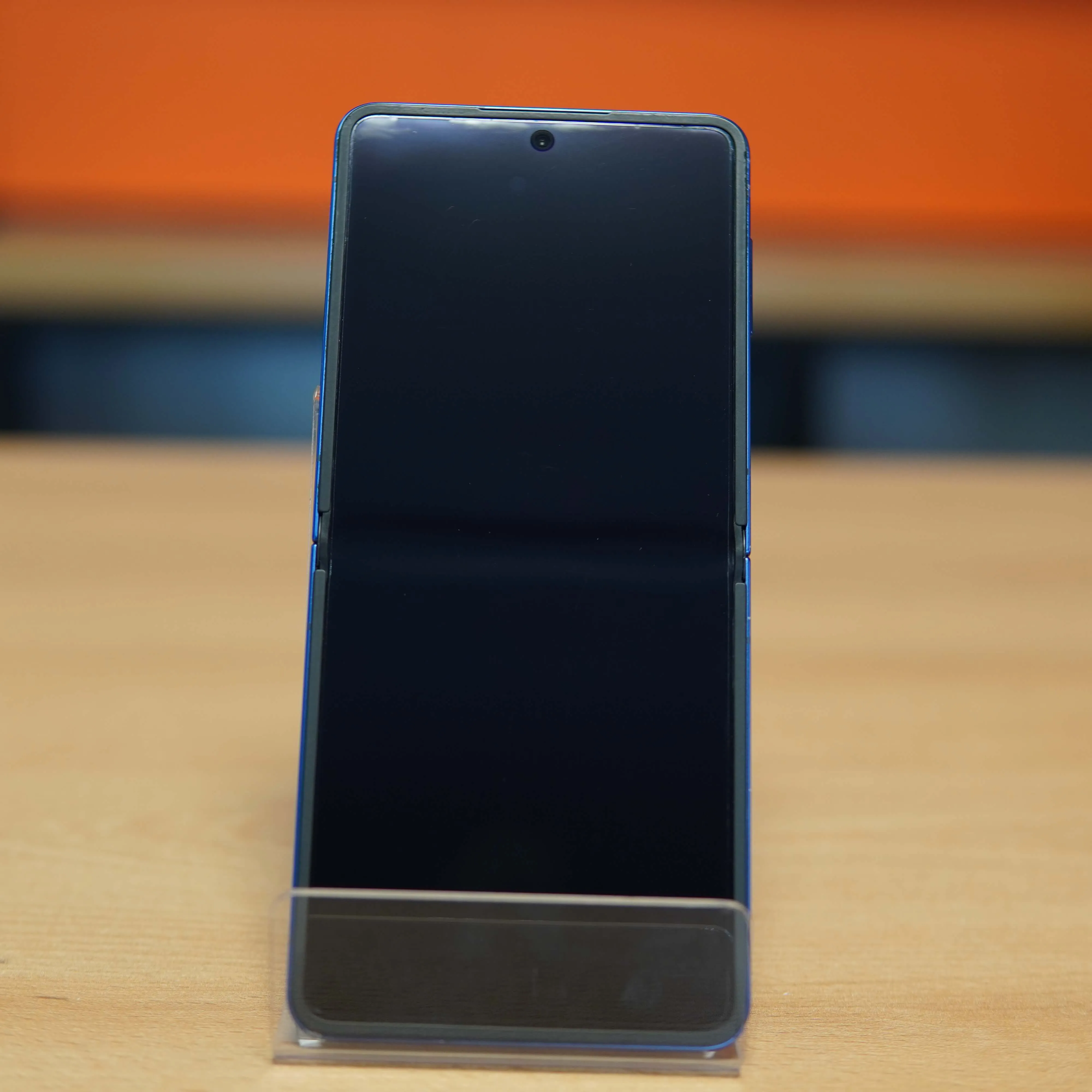 Samsung Galaxy Z Flip 7 256 GB, 8 GB RAM, Dual Sim, albastru - imagine 11