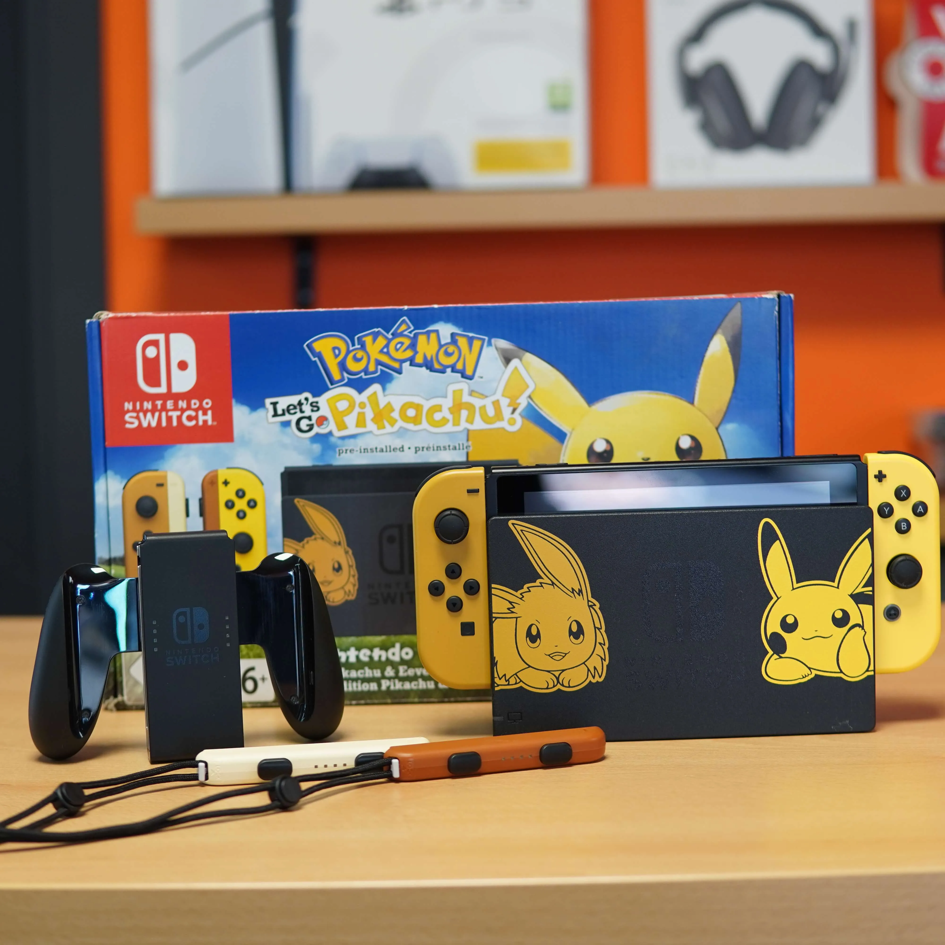 Consola Nintendo Switch Let's Go Pikachu Edition, HAC-001 - imagine 2