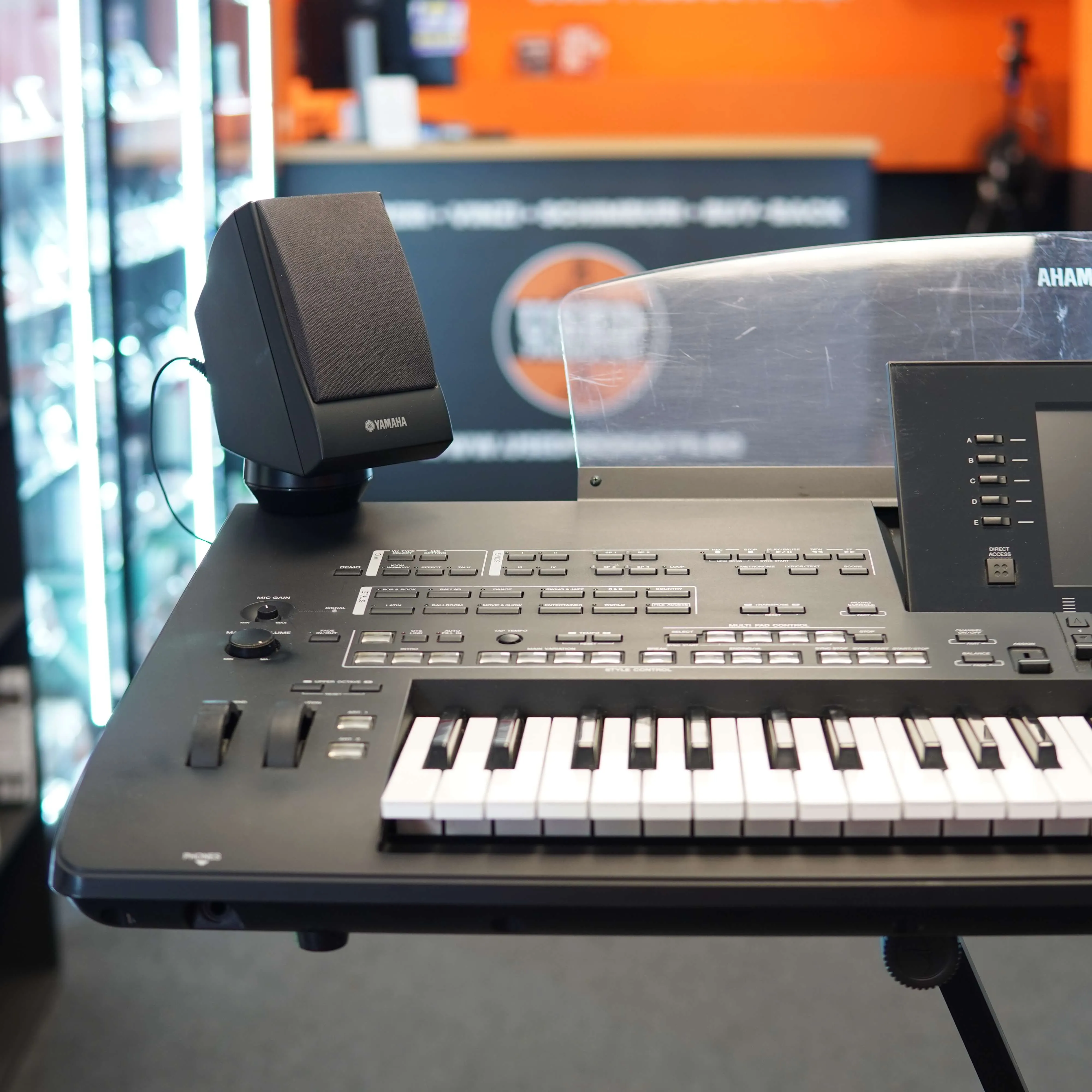 Claviatura Yamaha Tyros 4 Limited Edition 10th Anniversary - imagine 3