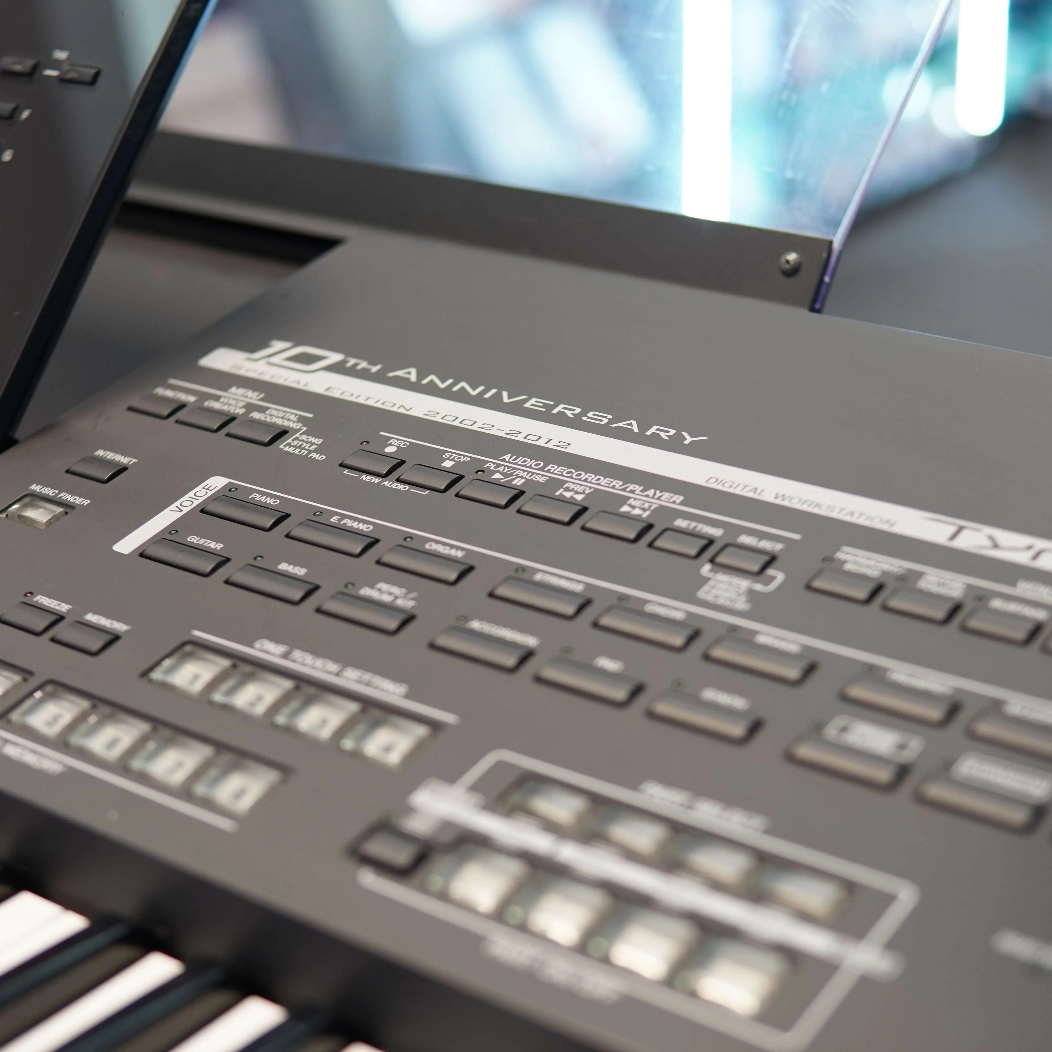 Claviatura Yamaha Tyros 4 Limited Edition 10th Anniversary - imagine 8