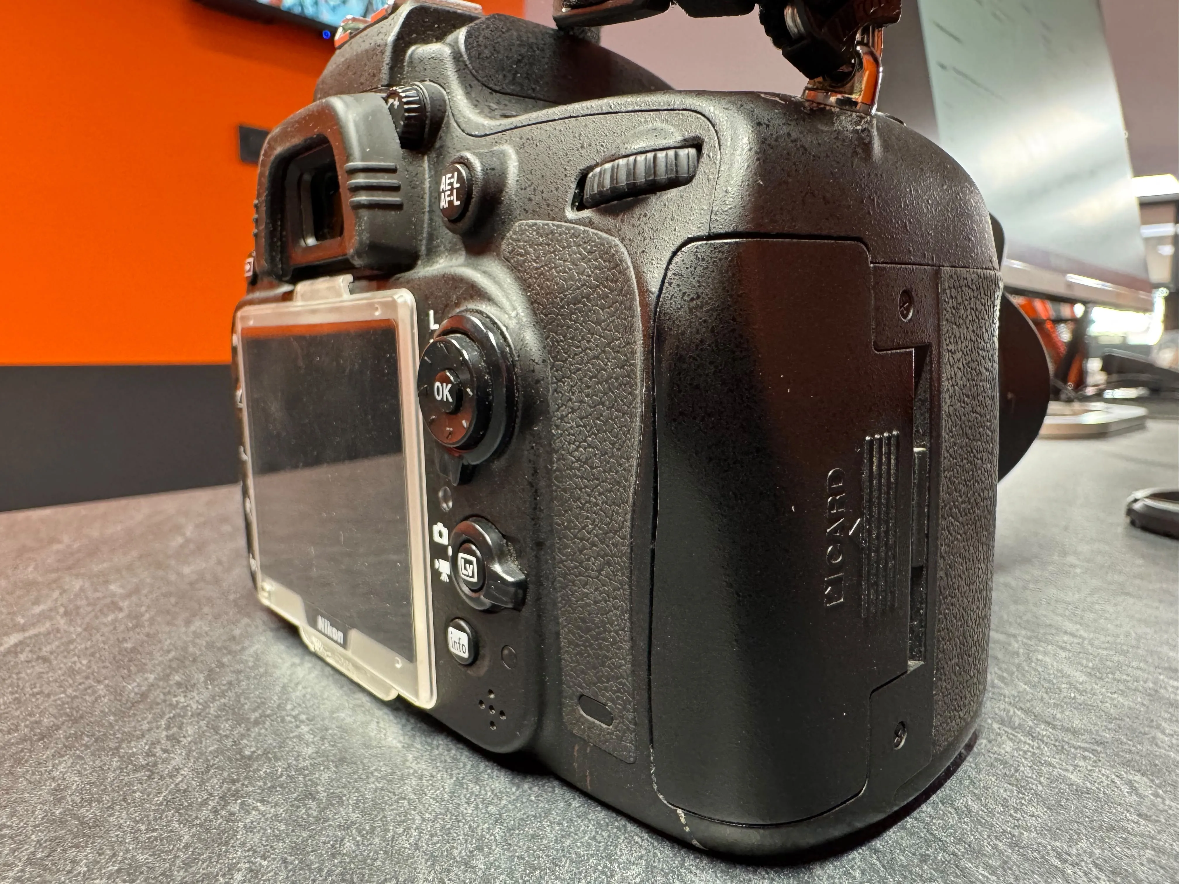 Aparat foto DSLR Nikon D610 Full Frame 24.3MP, Full HD, ISO 100-6400 + Obiectiv AF-S Nikkor 24-85mm f/3.5-4.5G ED VR, Stabilizare Optica, Autofocus SWM, Nikon F, Negru - imagine 5