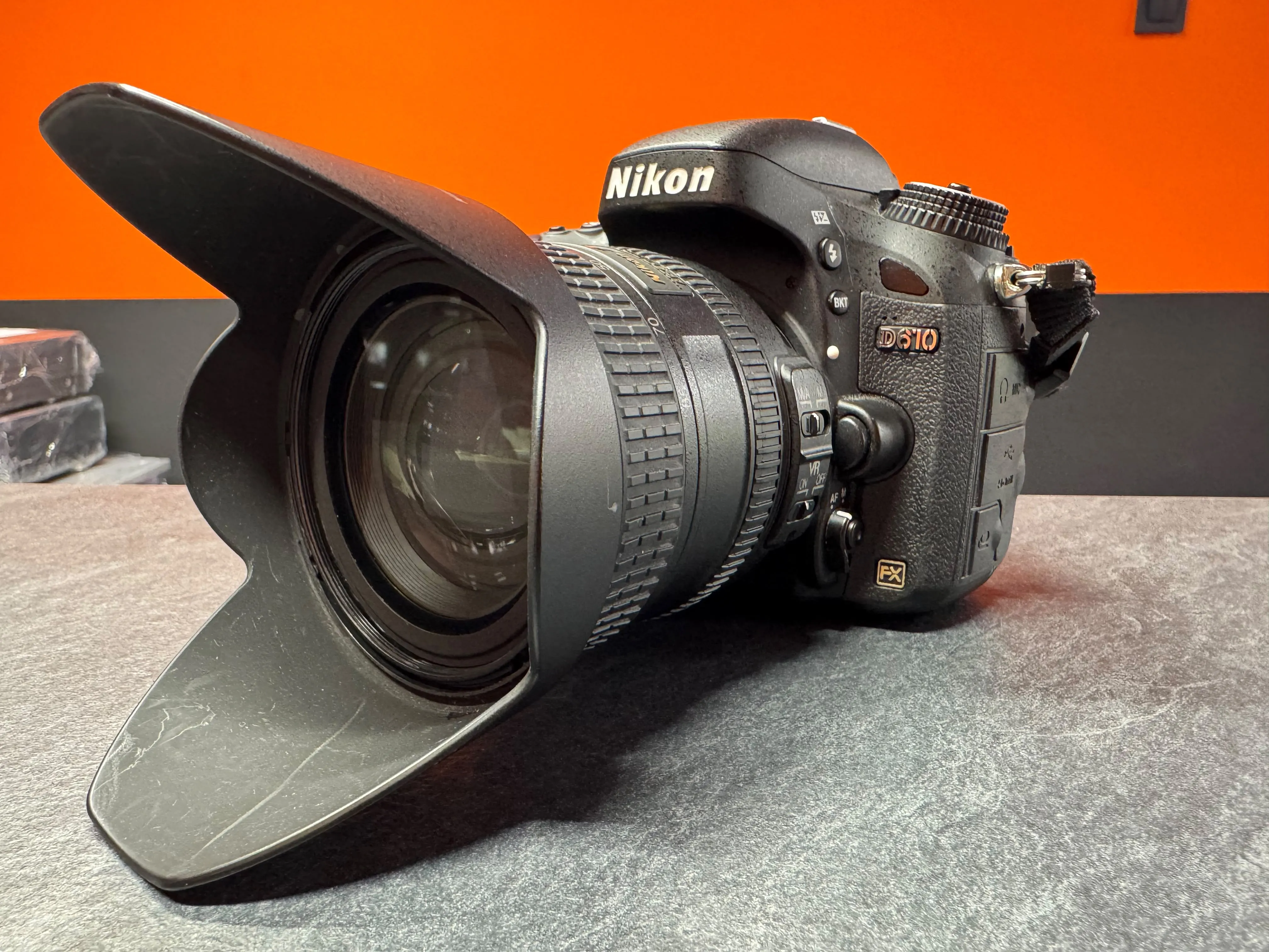 Aparat foto DSLR Nikon D610 Full Frame 24.3MP, Full HD, ISO 100-6400 + Obiectiv AF-S Nikkor 24-85mm f/3.5-4.5G ED VR, Stabilizare Optica, Autofocus SWM, Nikon F, Negru - imagine 2