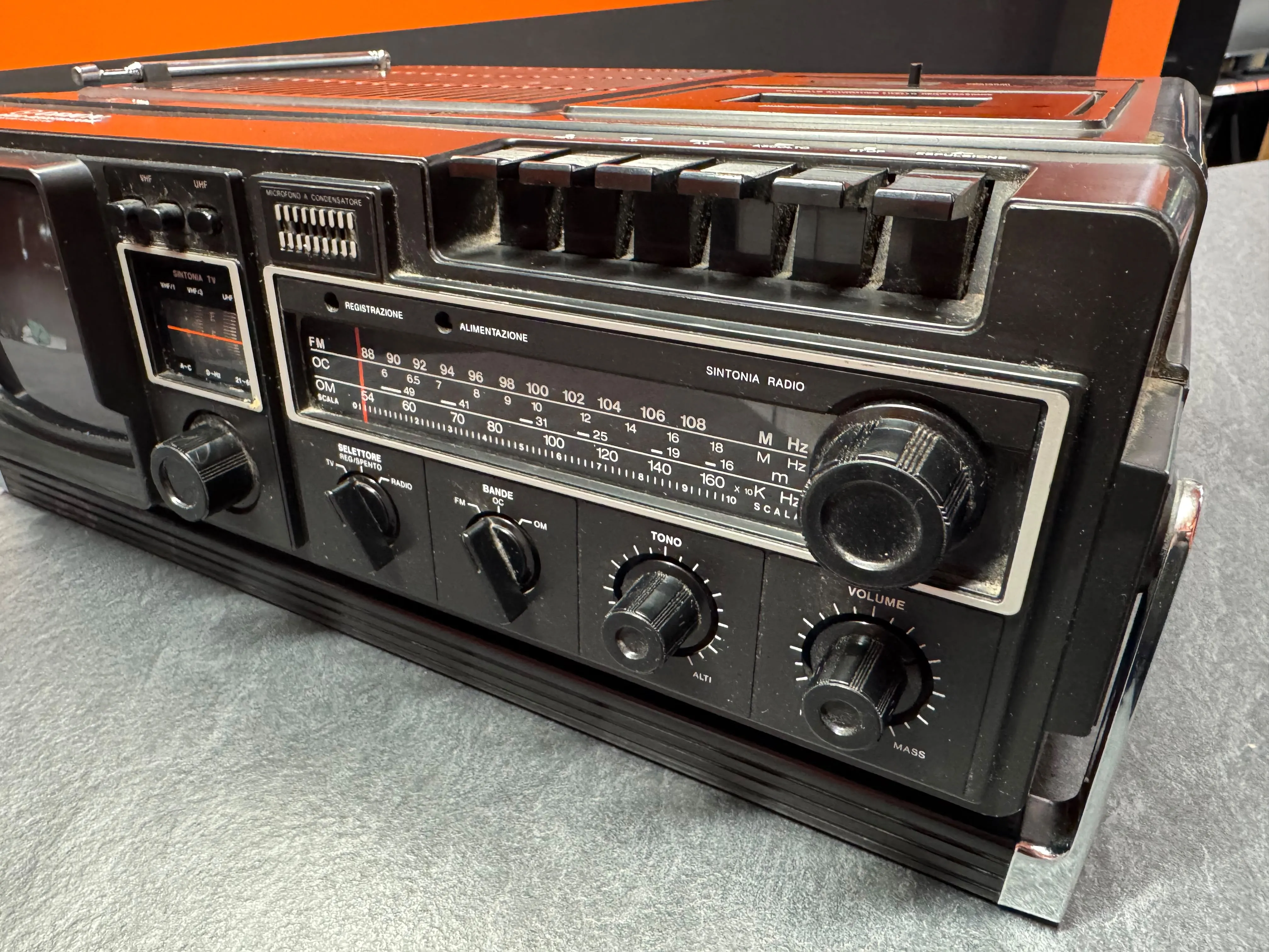 Televizor/Casetofon Portabil Vintage Orion 7251, CRT 5", Alb-Negru, Radio FM/AM/SW, VHF/UHF, Difuzor Integrat, Negru - imagine 4