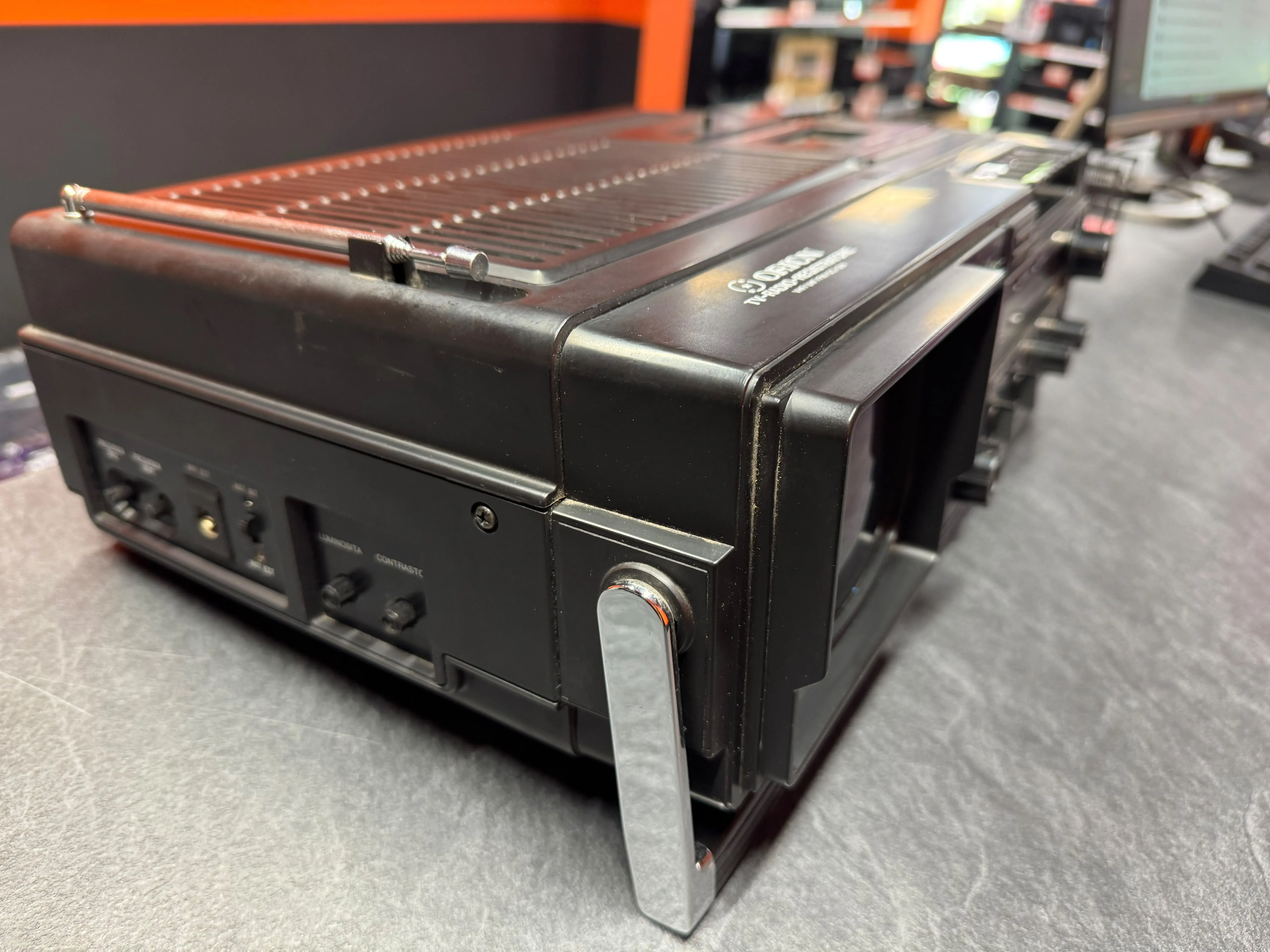 Televizor/Casetofon Portabil Vintage Orion 7251, CRT 5", Alb-Negru, Radio FM/AM/SW, VHF/UHF, Difuzor Integrat, Negru - imagine 3