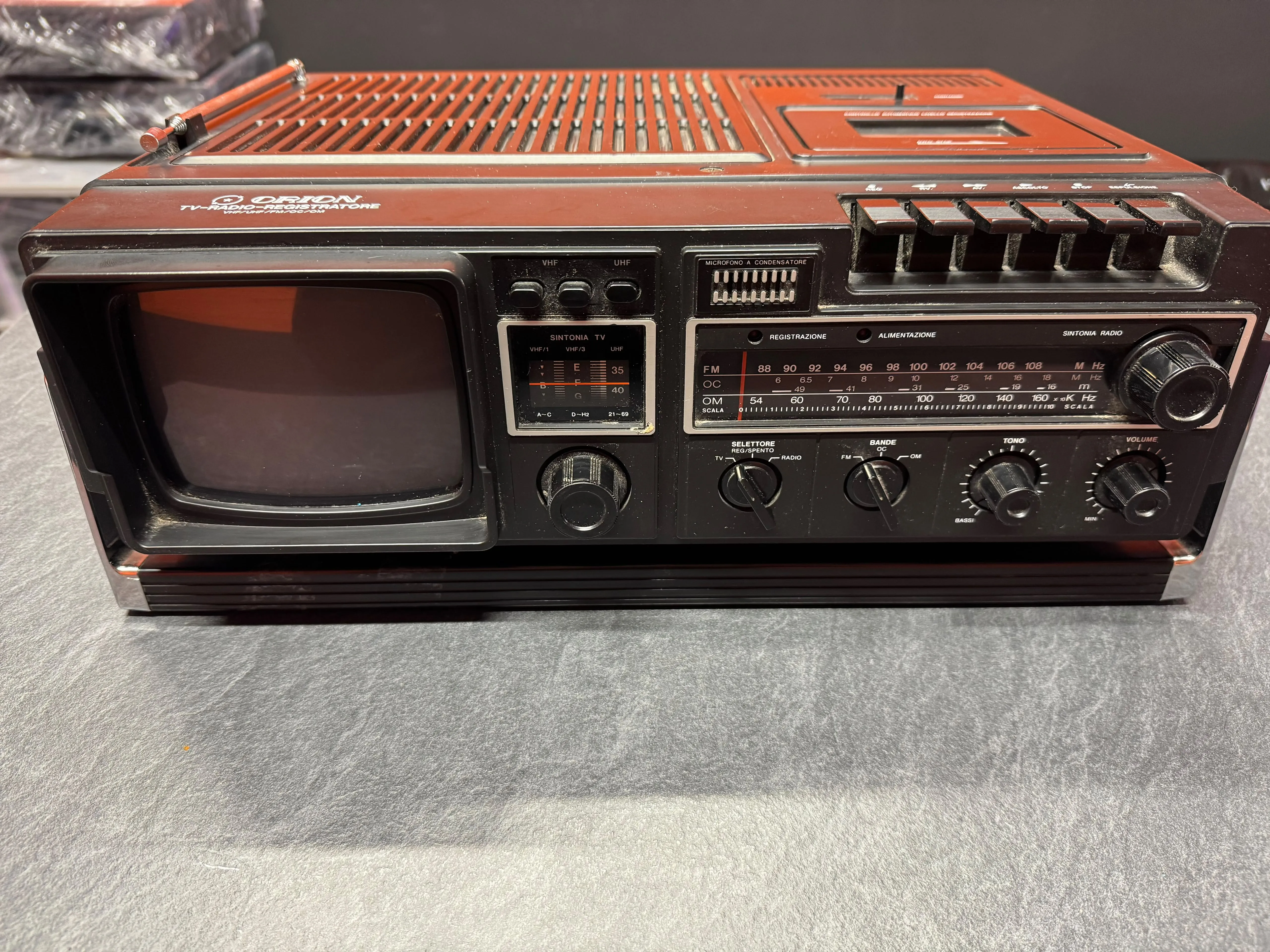 Televizor/Casetofon Portabil Vintage Orion 7251, CRT 5", Alb-Negru, Radio FM/AM/SW, VHF/UHF, Difuzor Integrat, Negru