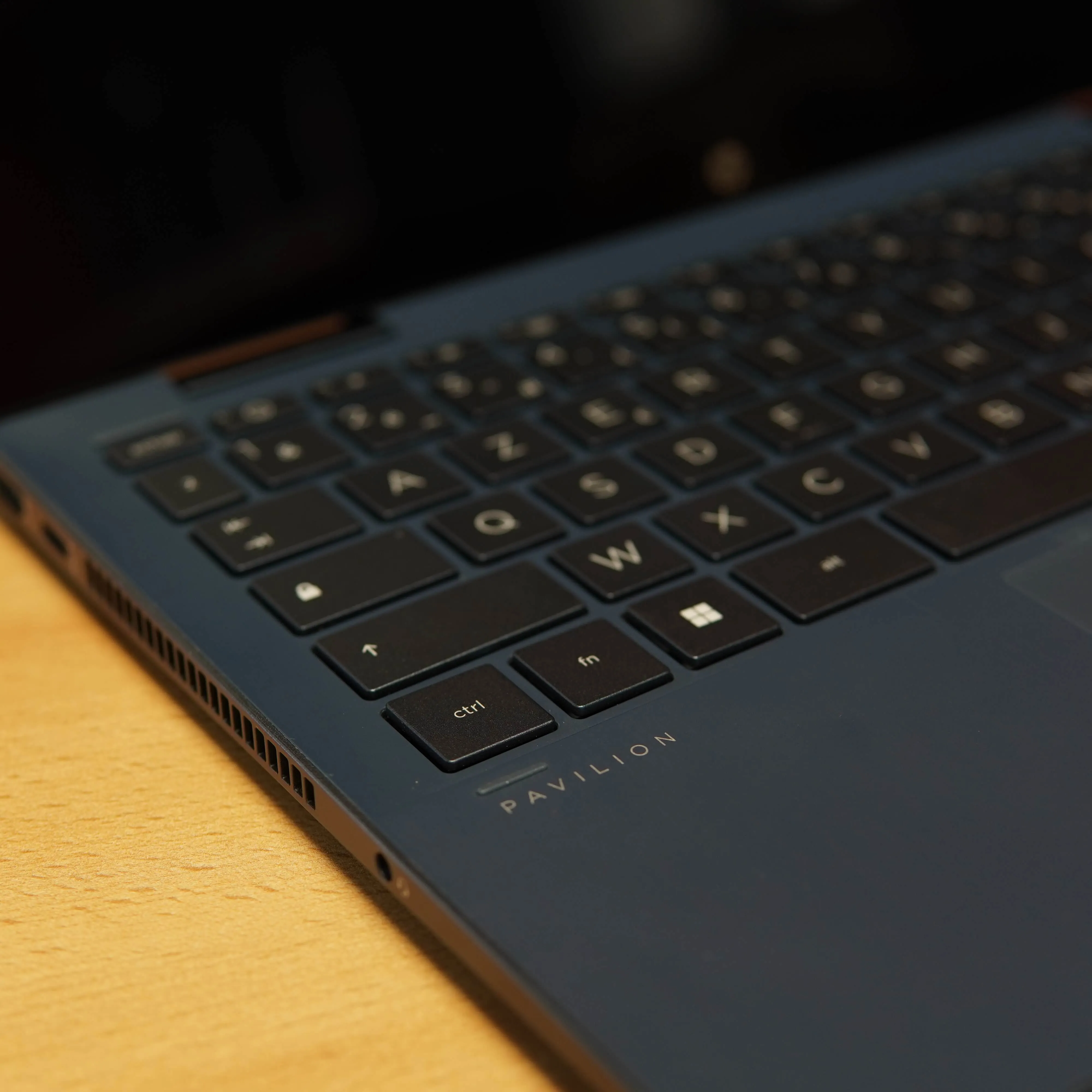 Laptop HP Pavilion x360 2-in-1 Laptop 14-ek1002nk, i5-1335u, 8 GB DDR4, 512 GB SSD, Layout AZERTY, Touchscreen, Tableta, Pen Inclus, Albastru - imagine 9