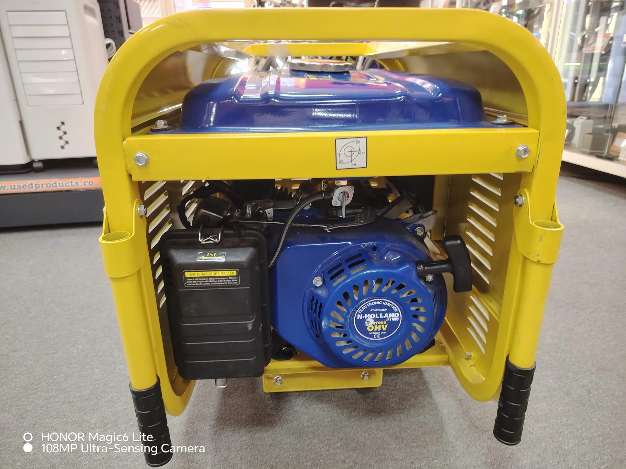 Generator Electric New Holland JX11000 Benzina, Invertor AVR, Grup Electrogen supralentiat, Voltmetru Digital, Protectie automata prin intrerupator, Prize 230V/400V, Cadru Metalic, Motor 15 Cp, Roti si maner pentru transport, Galben - imagine 3