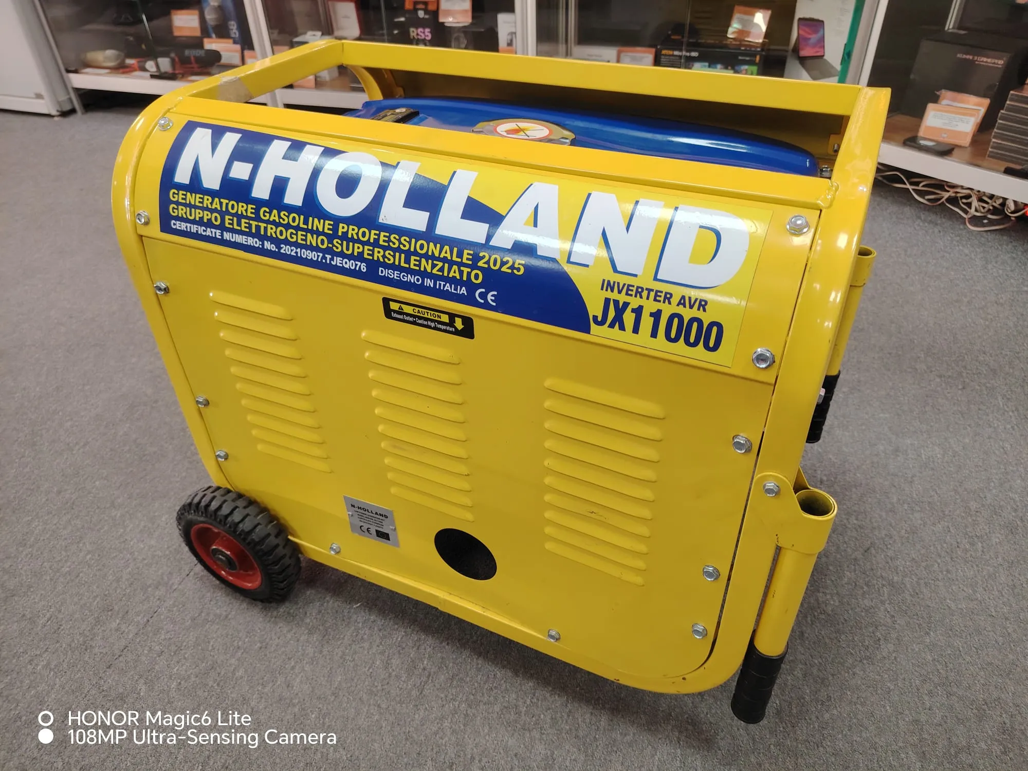 Generator Electric New Holland JX11000 Benzina, Invertor AVR, Grup Electrogen supralentiat, Voltmetru Digital, Protectie automata prin intrerupator, Prize 230V/400V, Cadru Metalic, Motor 15 Cp, Roti si maner pentru transport, Galben - imagine 4