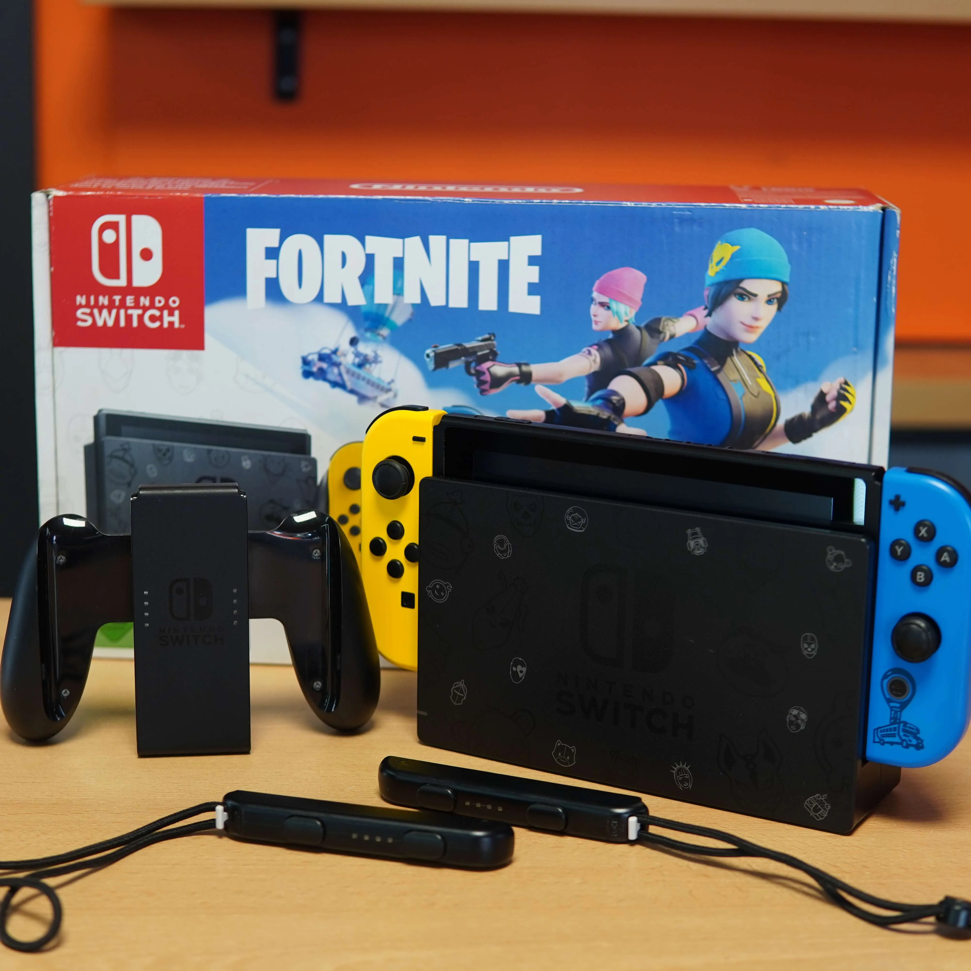 Consola Nintendo Switch Fortnite Wildcat Edition, HAC-001 - imagine 2