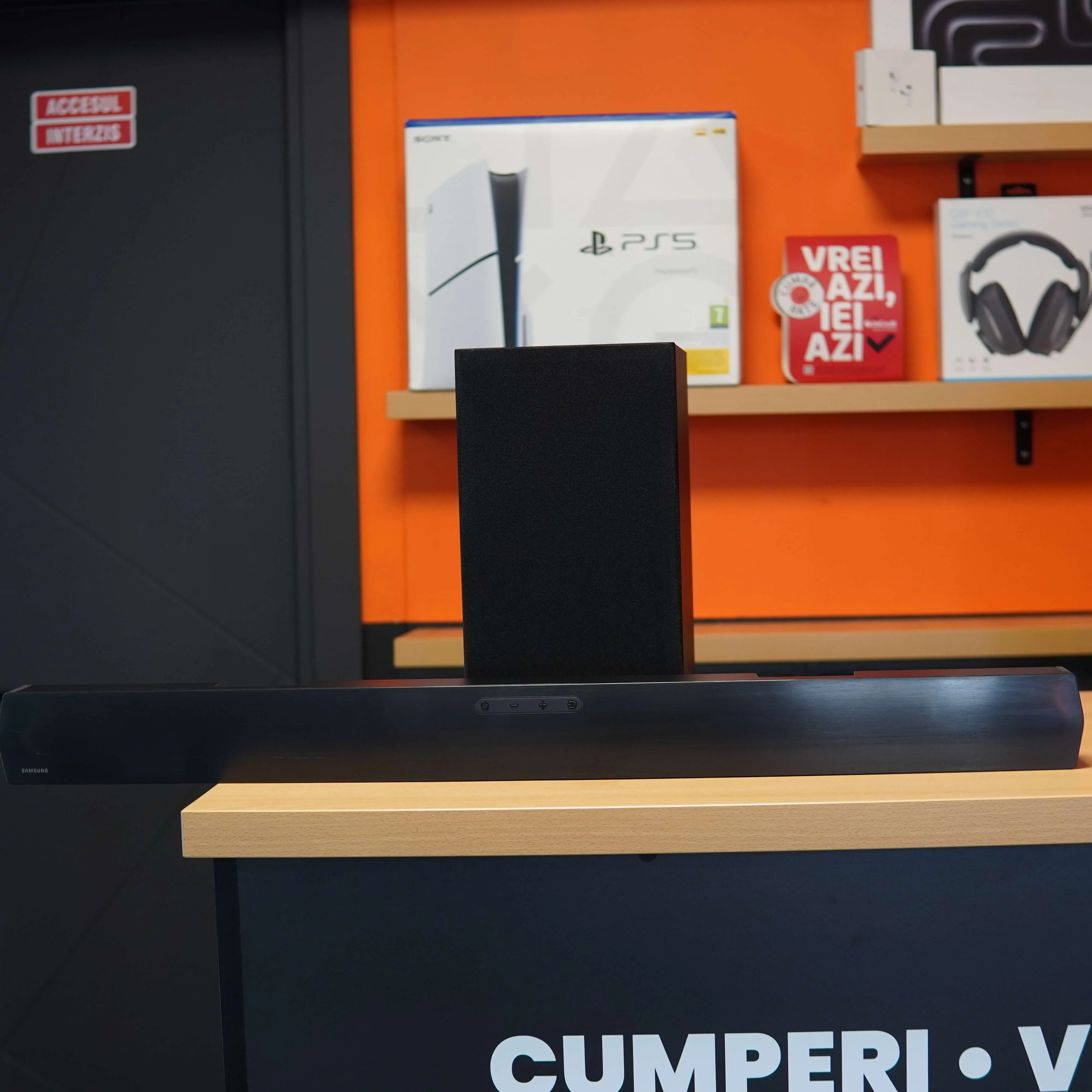 Soundbar Samsung HW-T450, 2.1 Canale, 300 W, Wireless Subwoofer, Bluetooth, HDMI, OPT, Negru - imagine 2