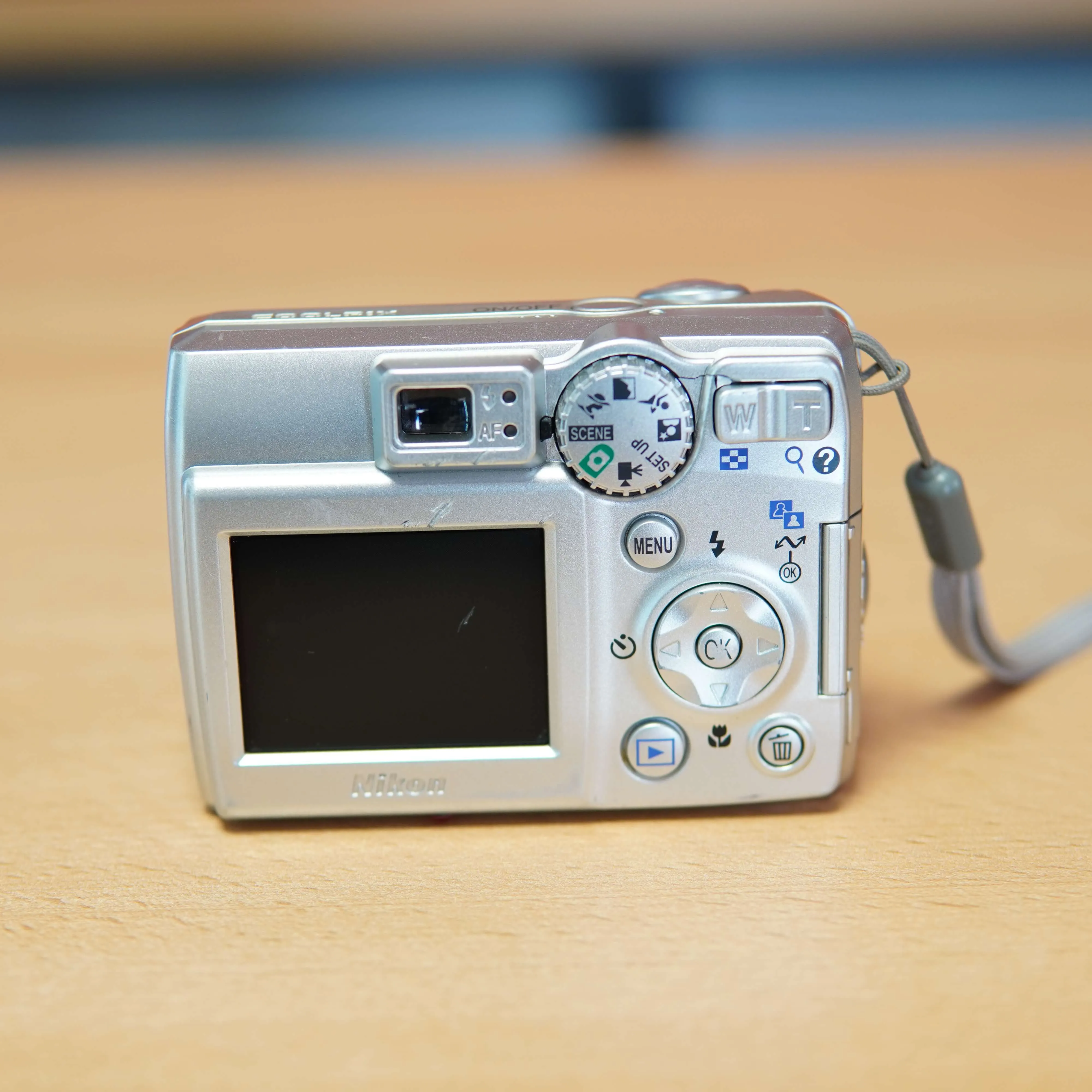 Camera Foto Vintage Nikon E4600, 4.0 MP, 3x Zoom, Baterii AA, Gri - imagine 2