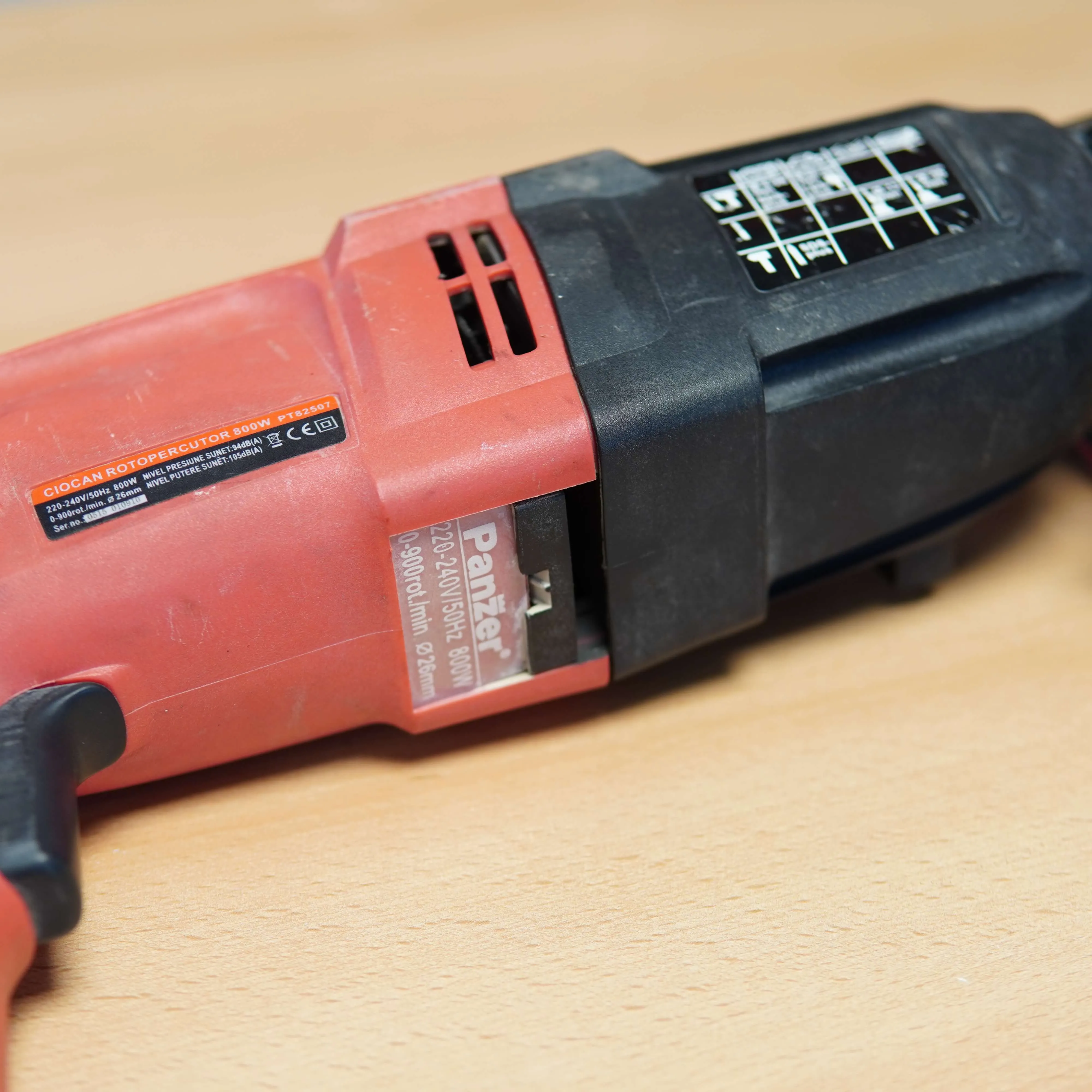 Ciocan rotopercutor Panzer PT82507, 800 W, cu cablu, 900 rpm, SDS-plus, cu valiza, 3 burghie, 1 dalta si 1 spit - imagine 7