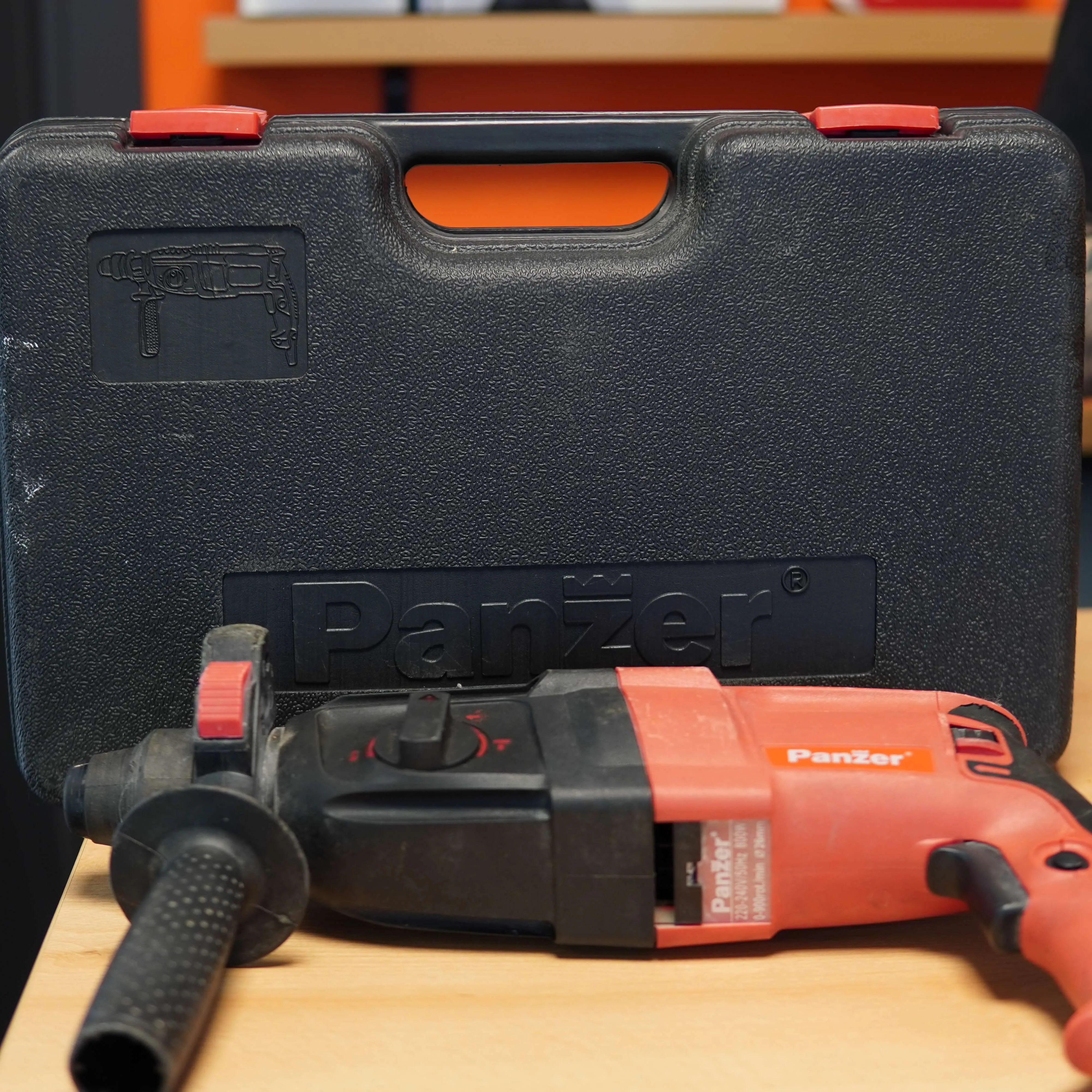 Ciocan rotopercutor Panzer PT82507, 800 W, cu cablu, 900 rpm, SDS-plus, cu valiza, 3 burghie, 1 dalta si 1 spit - imagine 2