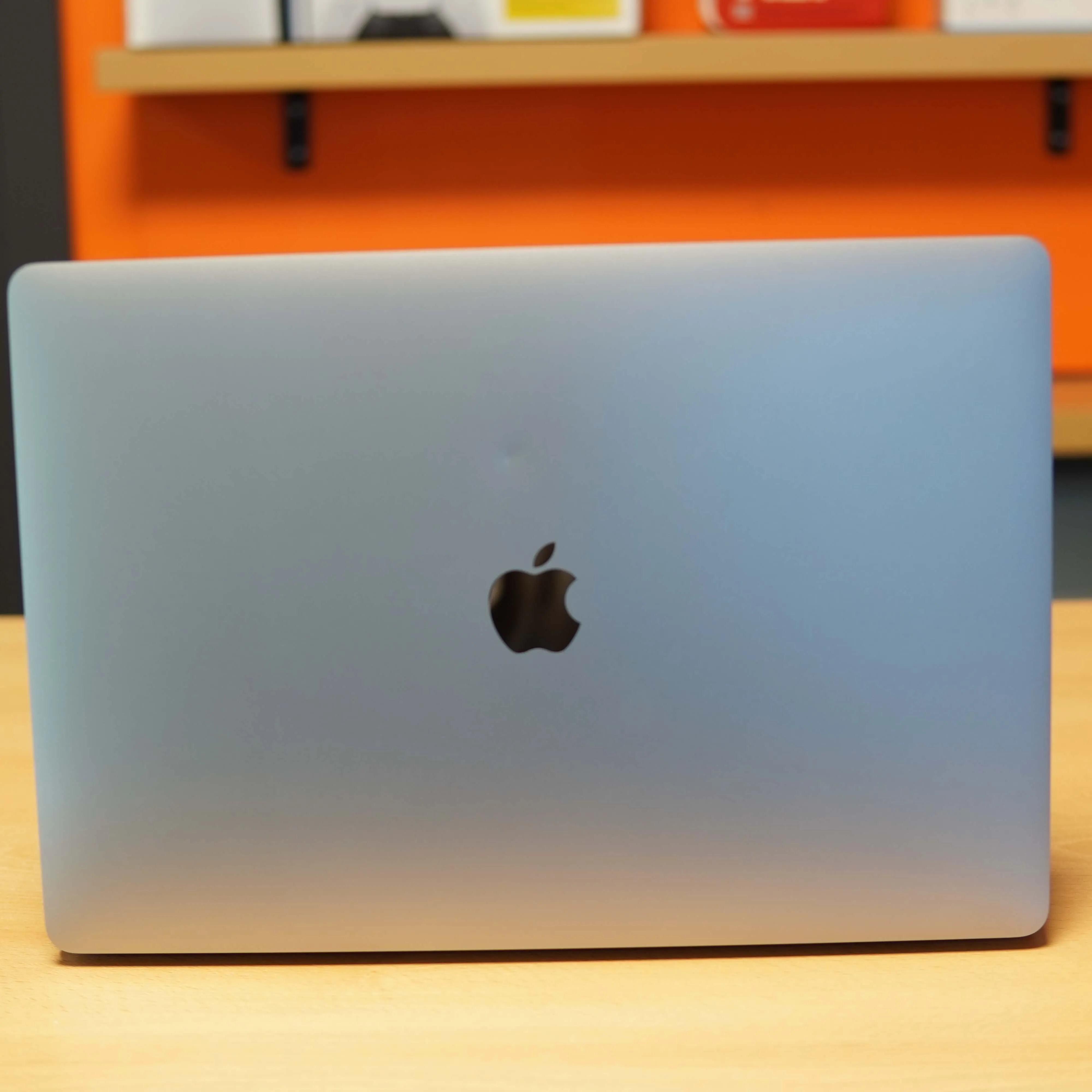 Apple MacBook Pro 16 2019 A2141, Display Retina 16'', Intel Core i9 8-Core 2.3 GHz, 16 Gb RAM, SSD 1 TB, AMD Radeon Pro 5500M 4 Gb, Touch Bar, Thunderbolt, Silver - imagine 5