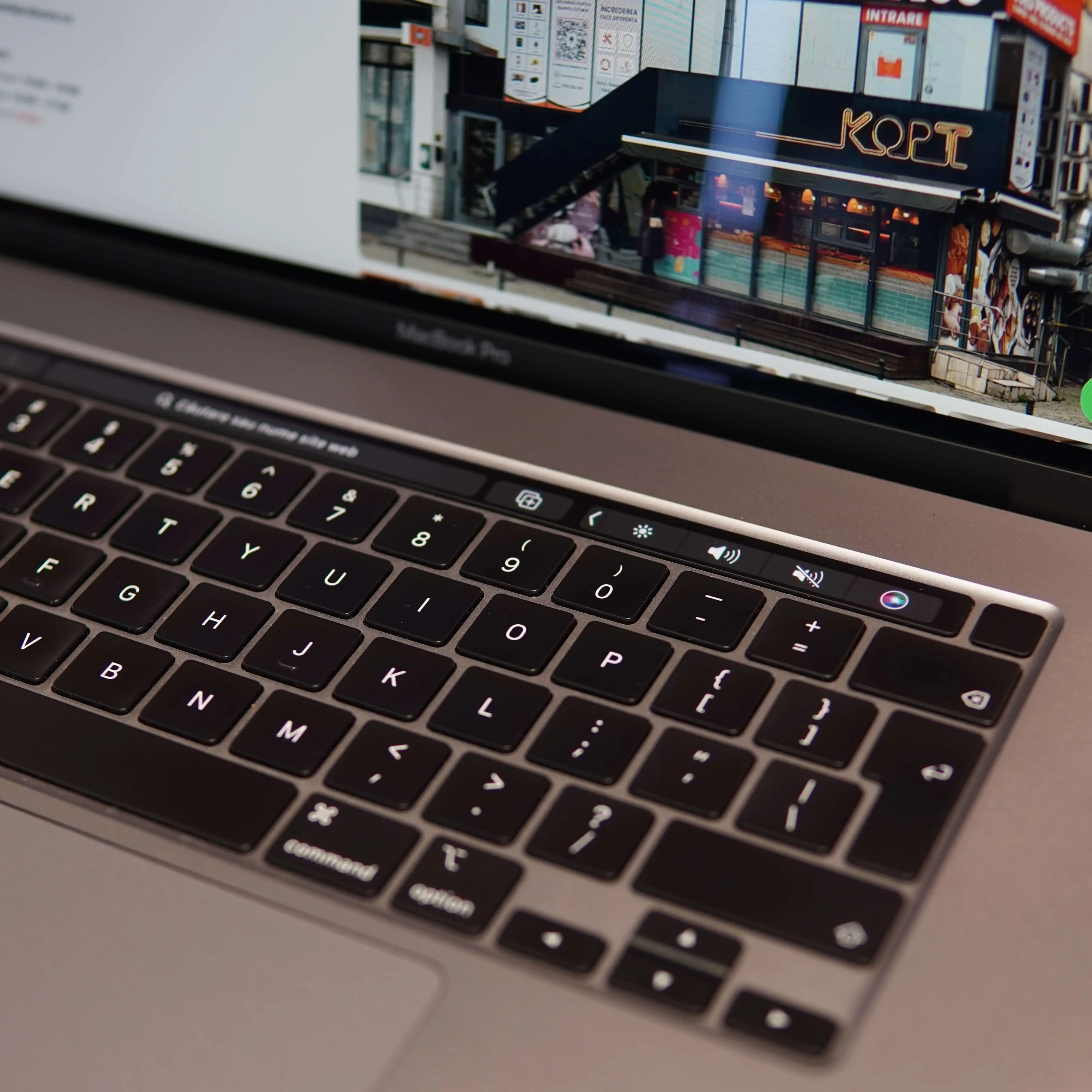 Apple MacBook Pro 16 2019 A2141, Display Retina 16'', Intel Core i9 8-Core 2.3 GHz, 16 Gb RAM, SSD 1 TB, AMD Radeon Pro 5500M 4 Gb, Touch Bar, Thunderbolt, Silver - imagine 13