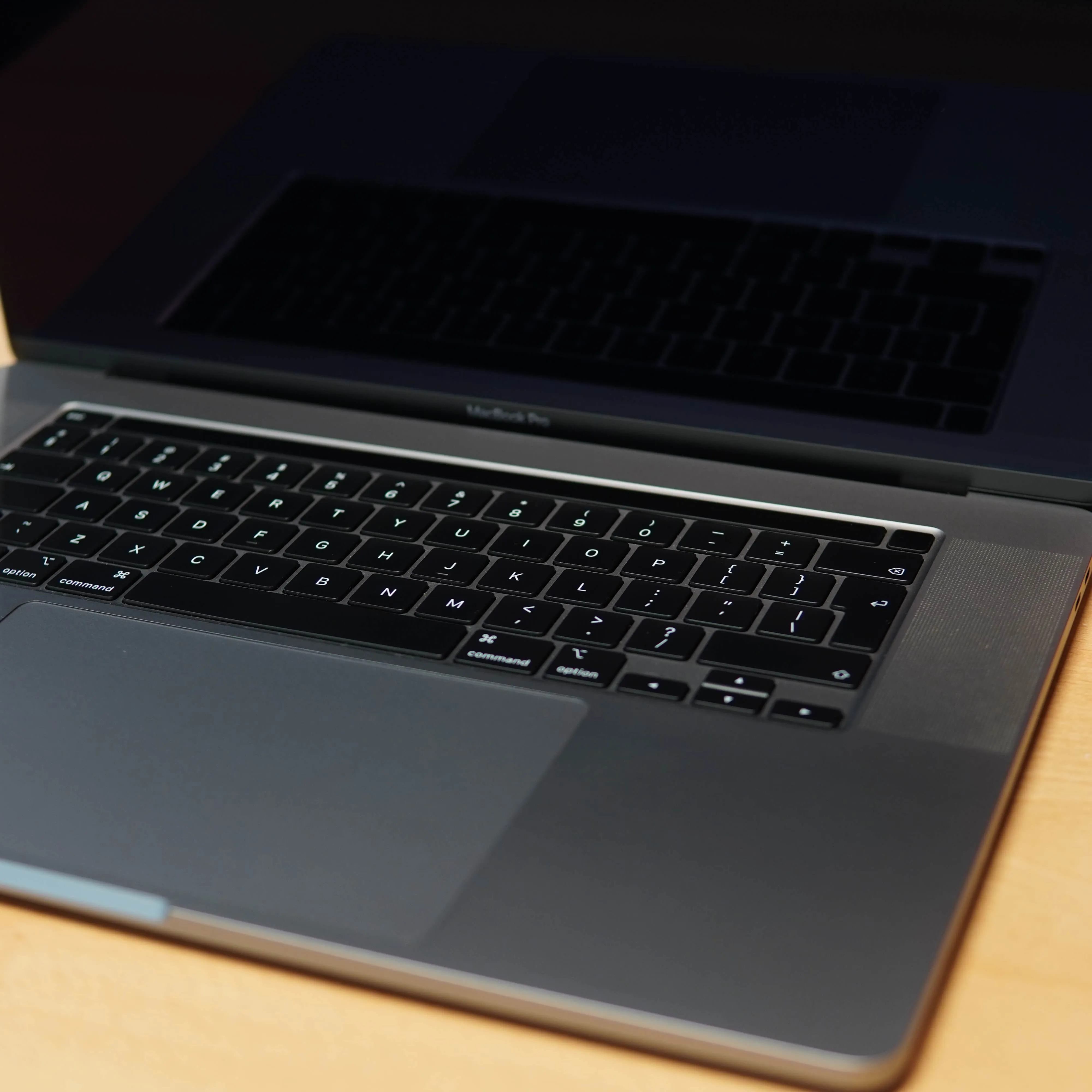Apple MacBook Pro 16 2019 A2141, Display Retina 16'', Intel Core i9 8-Core 2.3 GHz, 16 Gb RAM, SSD 1 TB, AMD Radeon Pro 5500M 4 Gb, Touch Bar, Thunderbolt, Silver - imagine 10