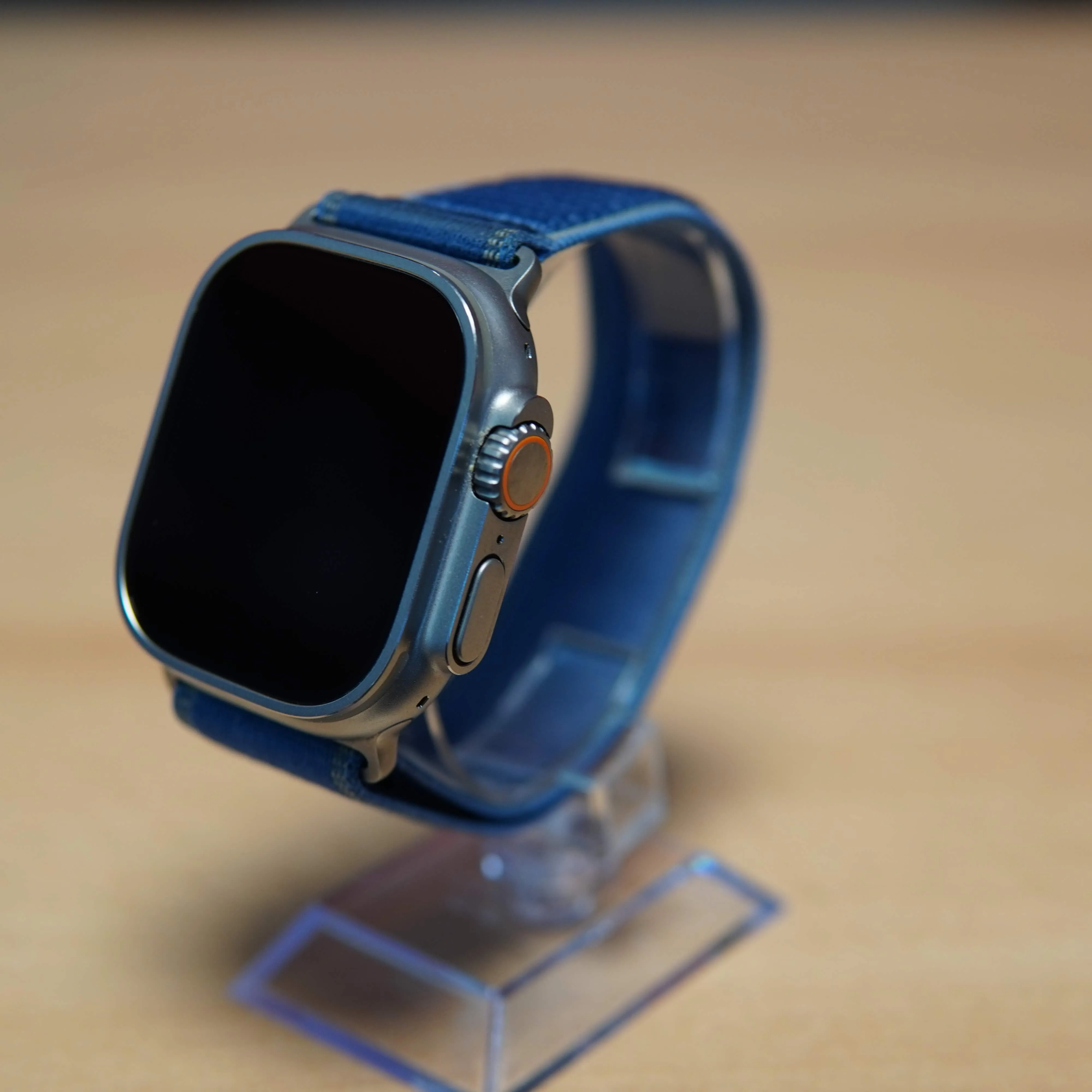 Apple Watch Ultra 3, 49mm, GPS, Cellular, Natural Titanium Case, Blue/Bright Blue Trail Loop M/L - imagine 6