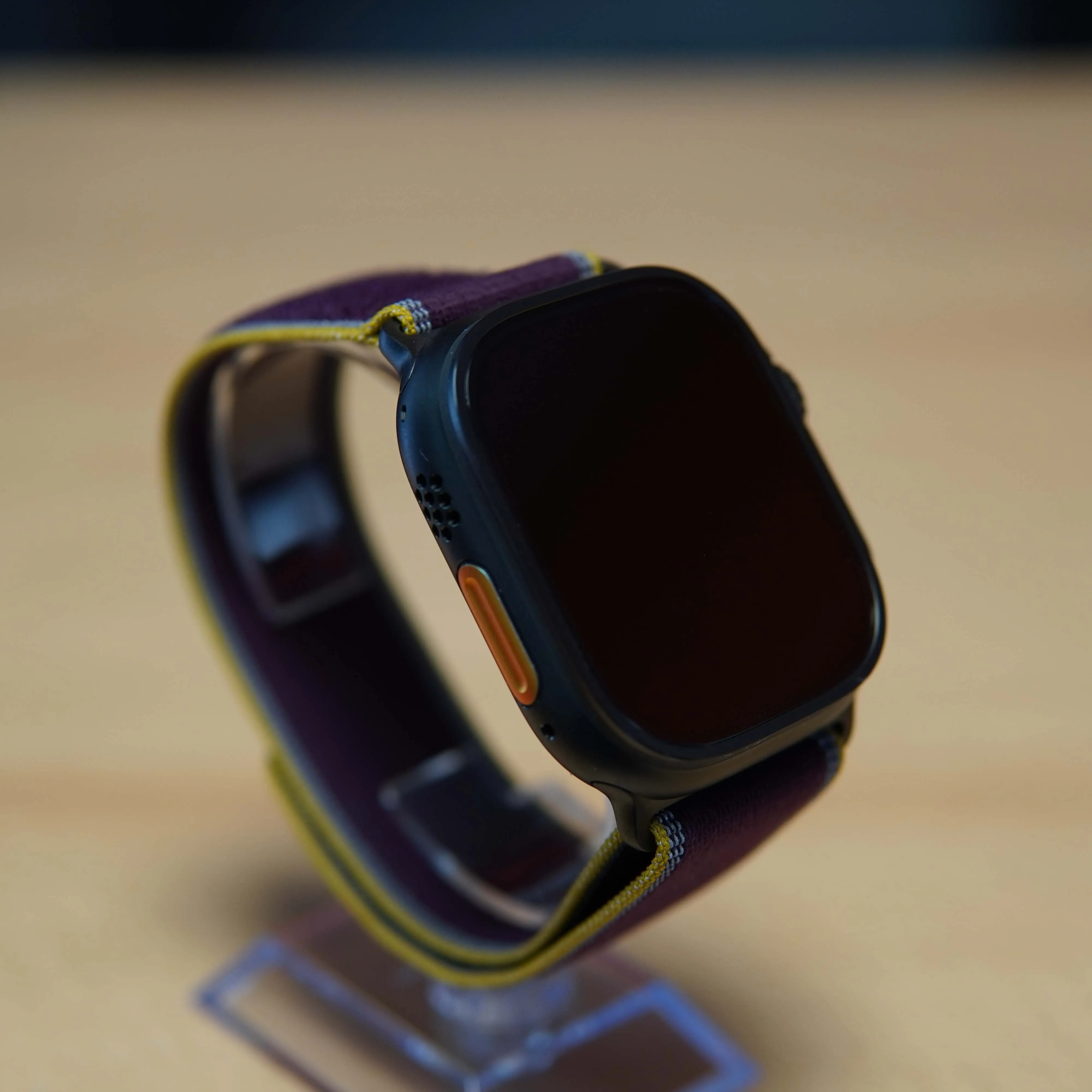 Apple Watch Ultra 4, GPS + Cellular, 49mm, Black Titanium Case, Burgundy Trail Loom M/L - imagine 4