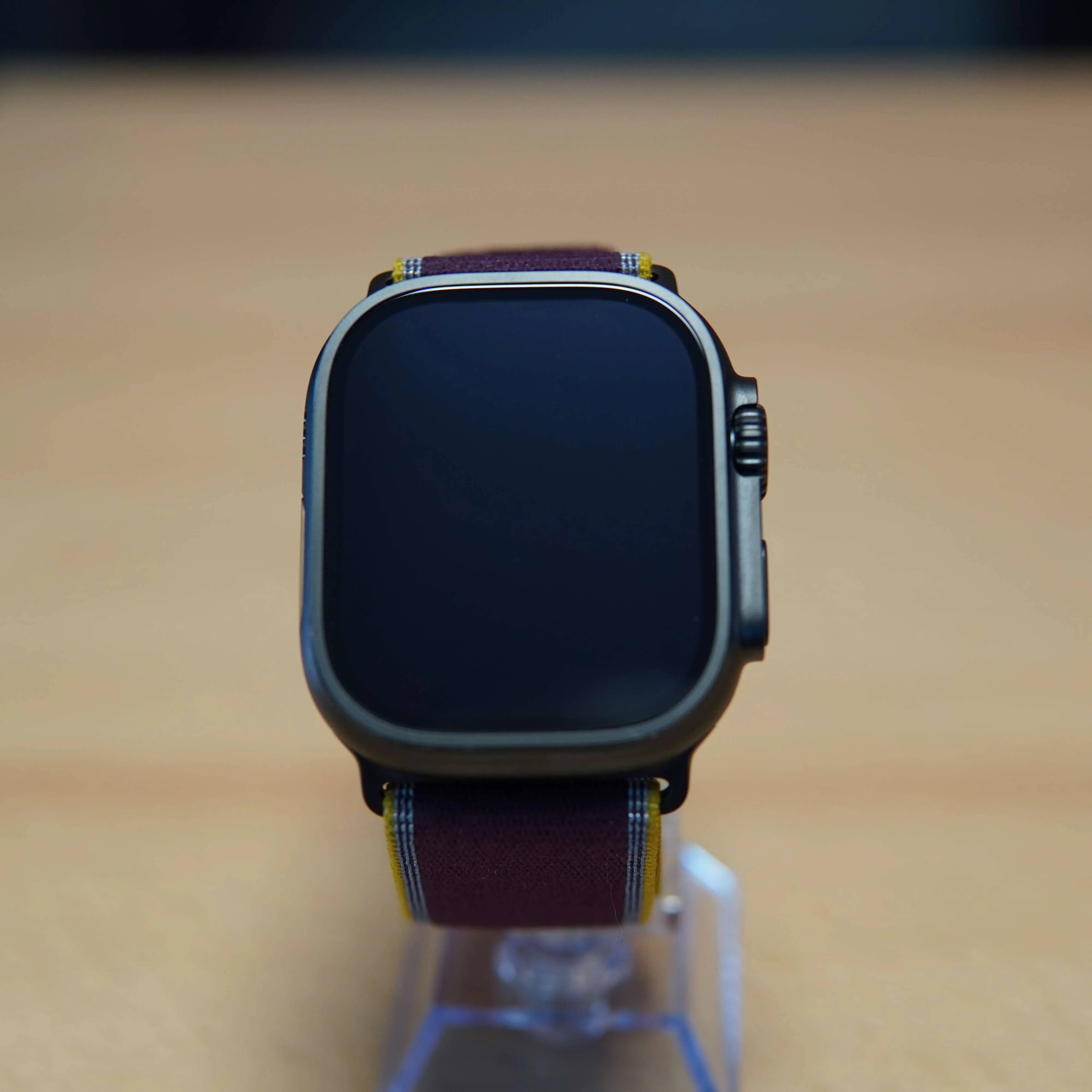 Apple Watch Ultra 4, GPS + Cellular, 49mm, Black Titanium Case, Burgundy Trail Loom M/L - imagine 3