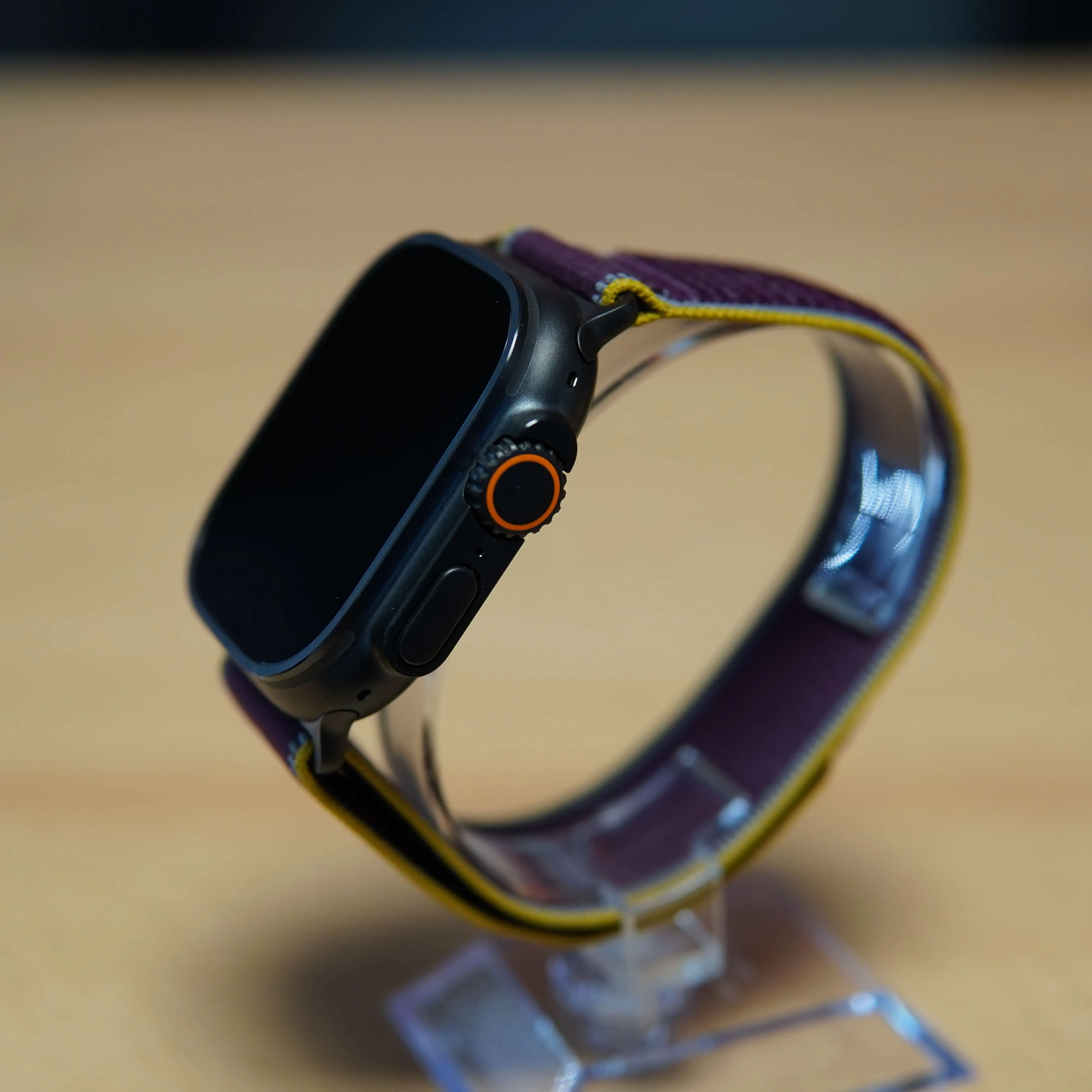 Apple Watch Ultra 4, GPS + Cellular, 49mm, Black Titanium Case, Burgundy Trail Loom M/L - imagine 5