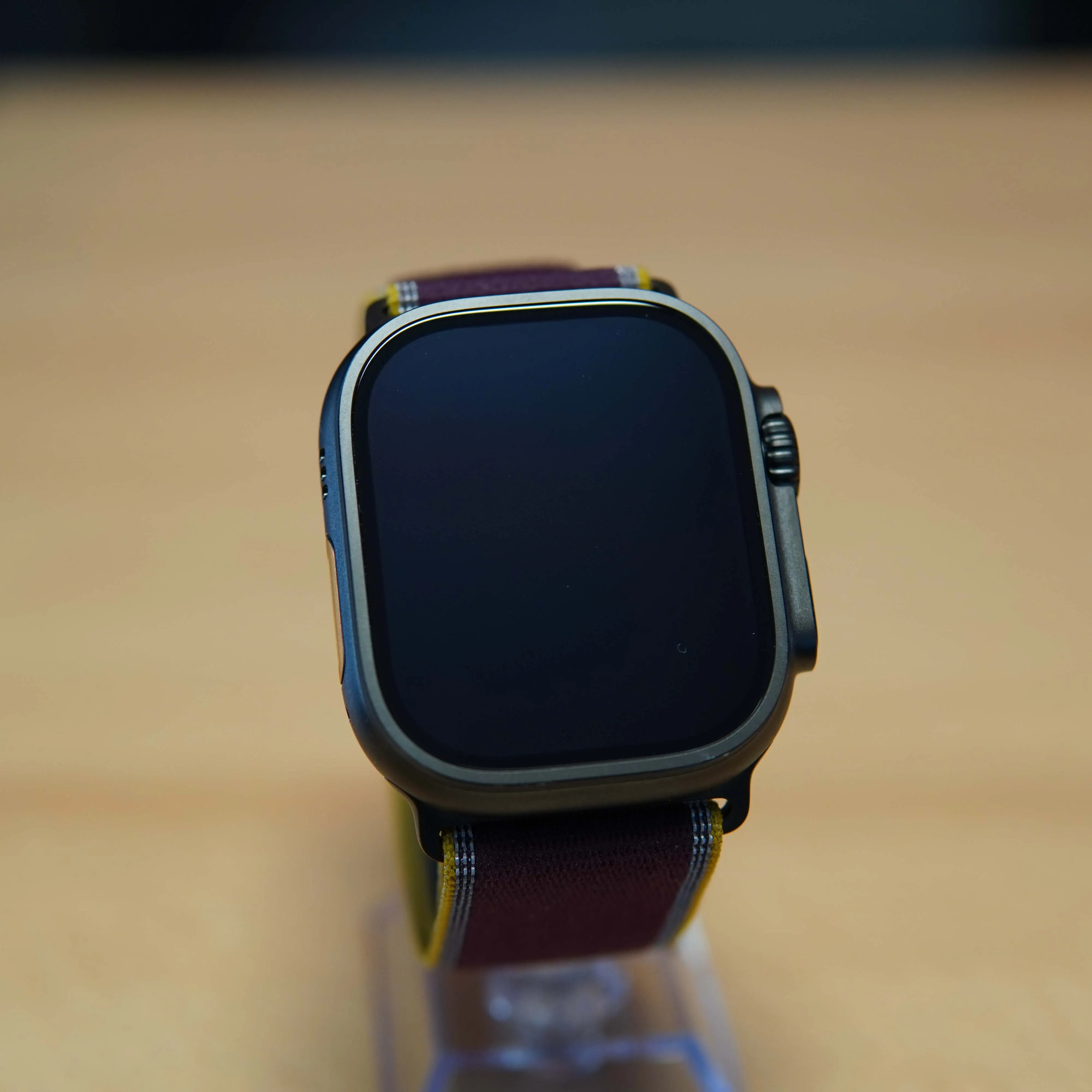 Apple Watch Ultra 4, GPS + Cellular, 49mm, Black Titanium Case, Burgundy Trail Loom M/L - imagine 7