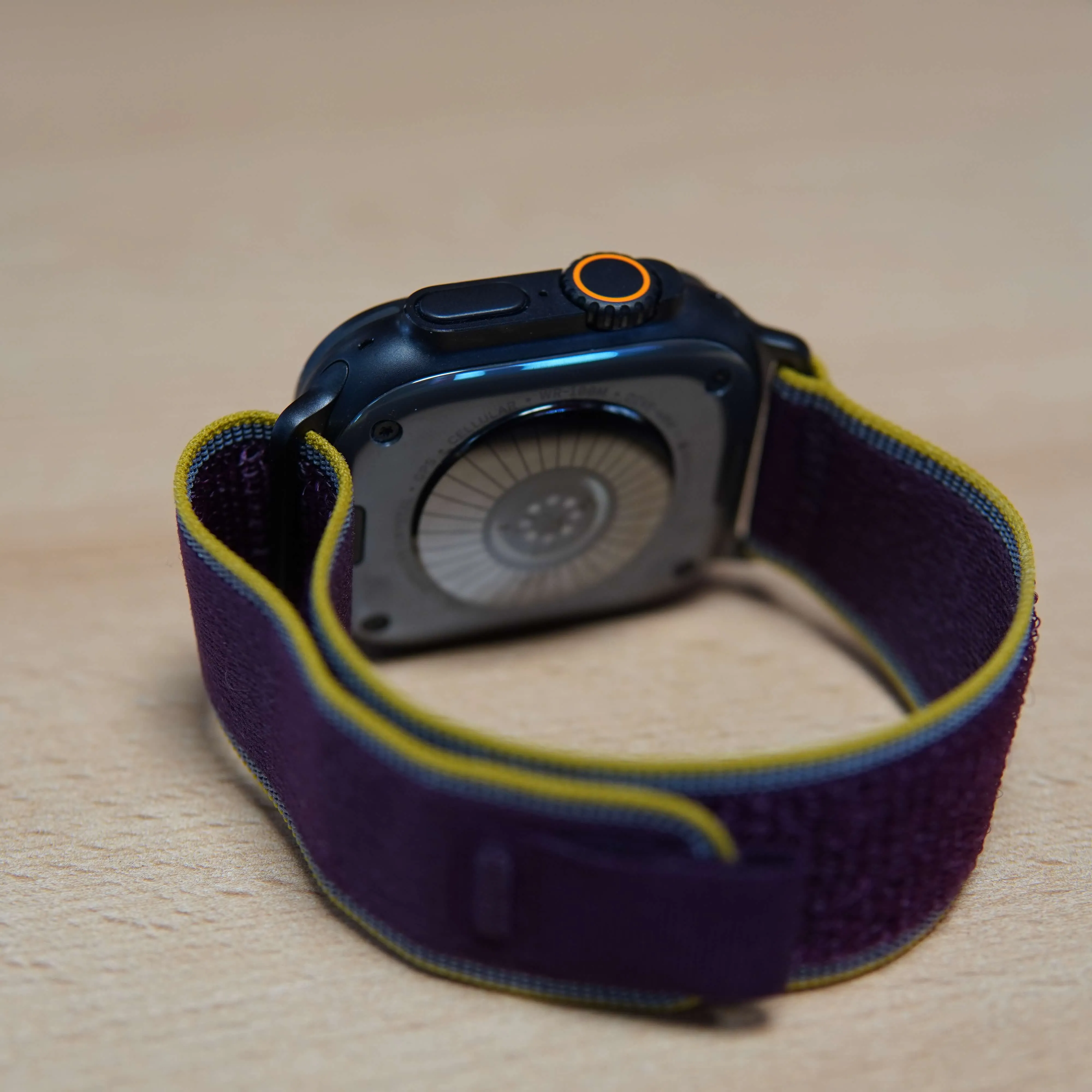 Apple Watch Ultra 4, GPS + Cellular, 49mm, Black Titanium Case, Burgundy Trail Loom M/L - imagine 10