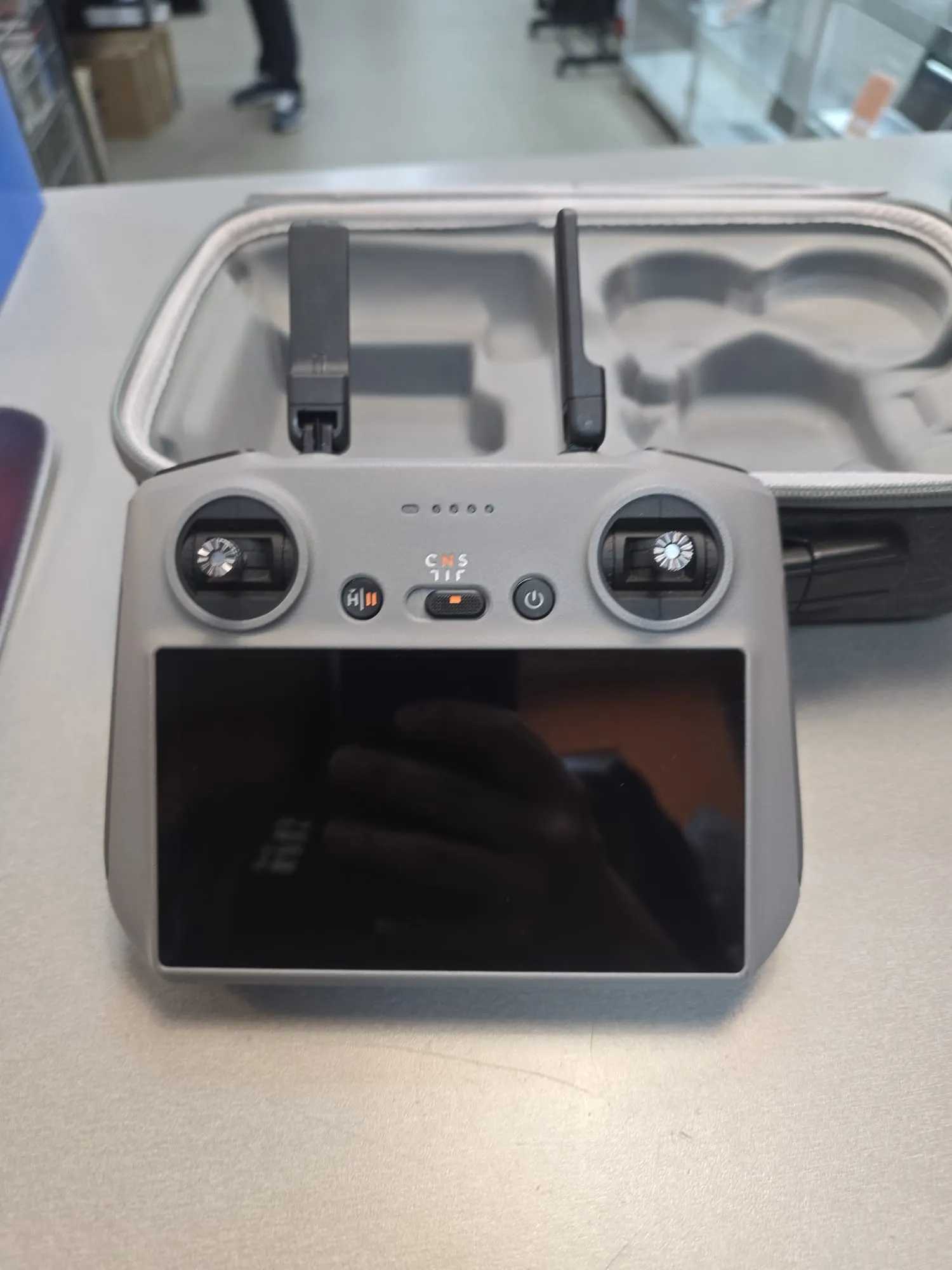 Drona DJI Neo Motion, Distanta max. 7 Km, Autonomie max. 18 minute, Altitudine 2 Km, Senzor CMOS 12 Mp HDR, 4K 30fps, HyperLapse, iOS, Android, Telecomanda DJI RC 2 FHD, 5,5 inchi 1920 x 1080, 700 niti, Gri - imagine 4