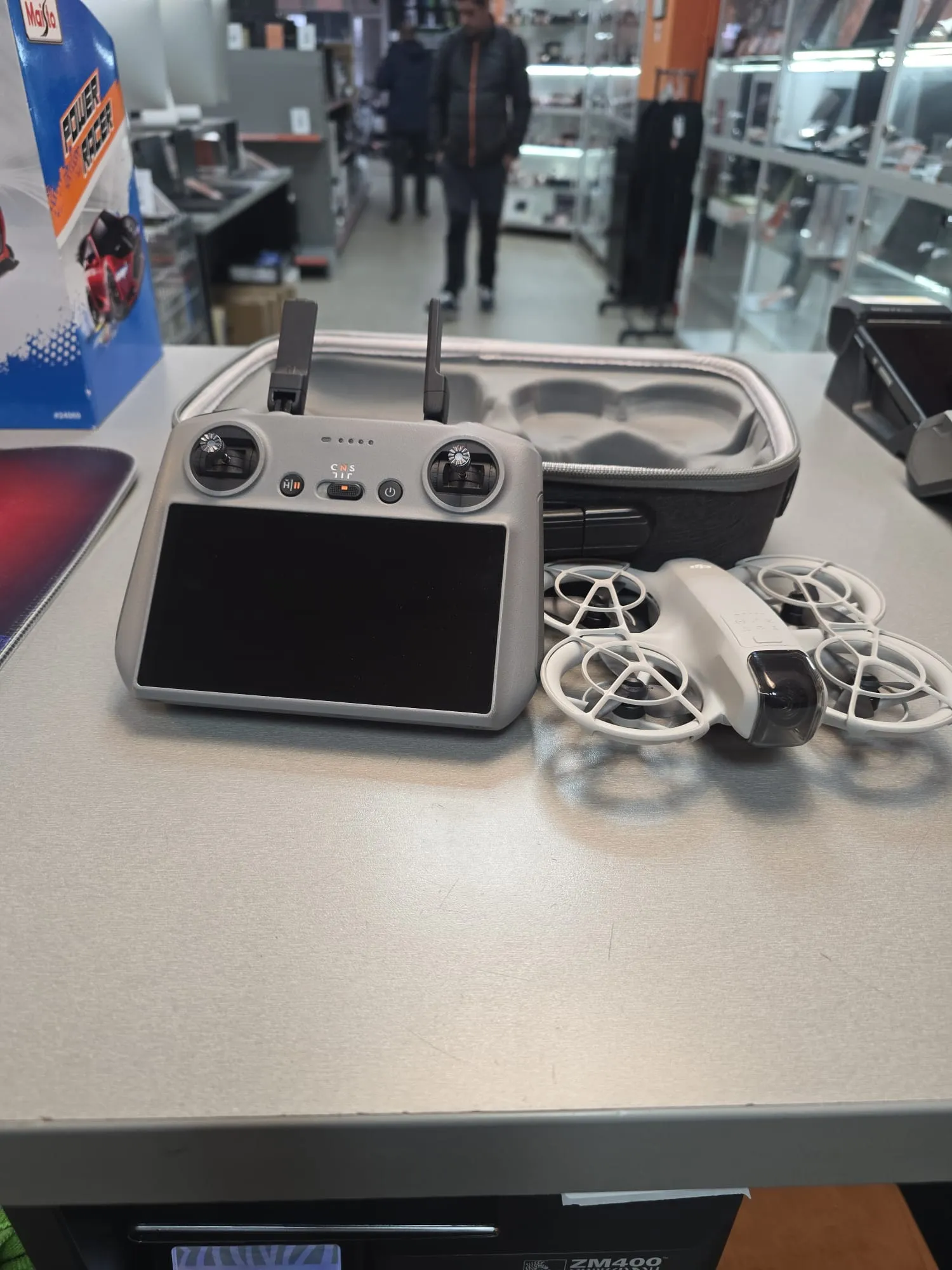 Drona DJI Neo Motion, Distanta max. 7 Km, Autonomie max. 18 minute, Altitudine 2 Km, Senzor CMOS 12 Mp HDR, 4K 30fps, HyperLapse, iOS, Android, Telecomanda DJI RC 2 FHD, 5,5 inchi 1920 x 1080, 700 niti, Gri - imagine 2