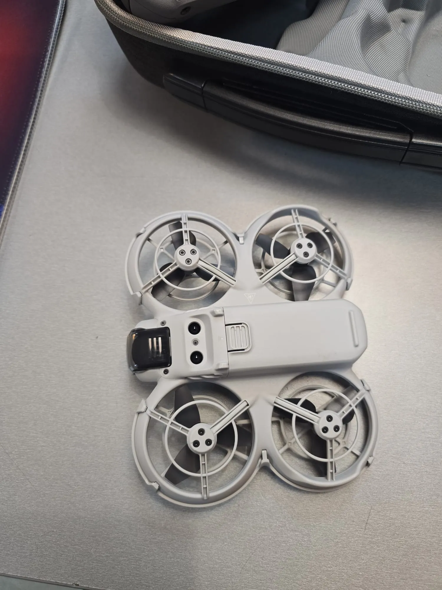 Drona DJI Neo Motion, Distanta max. 7 Km, Autonomie max. 18 minute, Altitudine 2 Km, Senzor CMOS 12 Mp HDR, 4K 30fps, HyperLapse, iOS, Android, Telecomanda DJI RC 2 FHD, 5,5 inchi 1920 x 1080, 700 niti, Gri - imagine 3