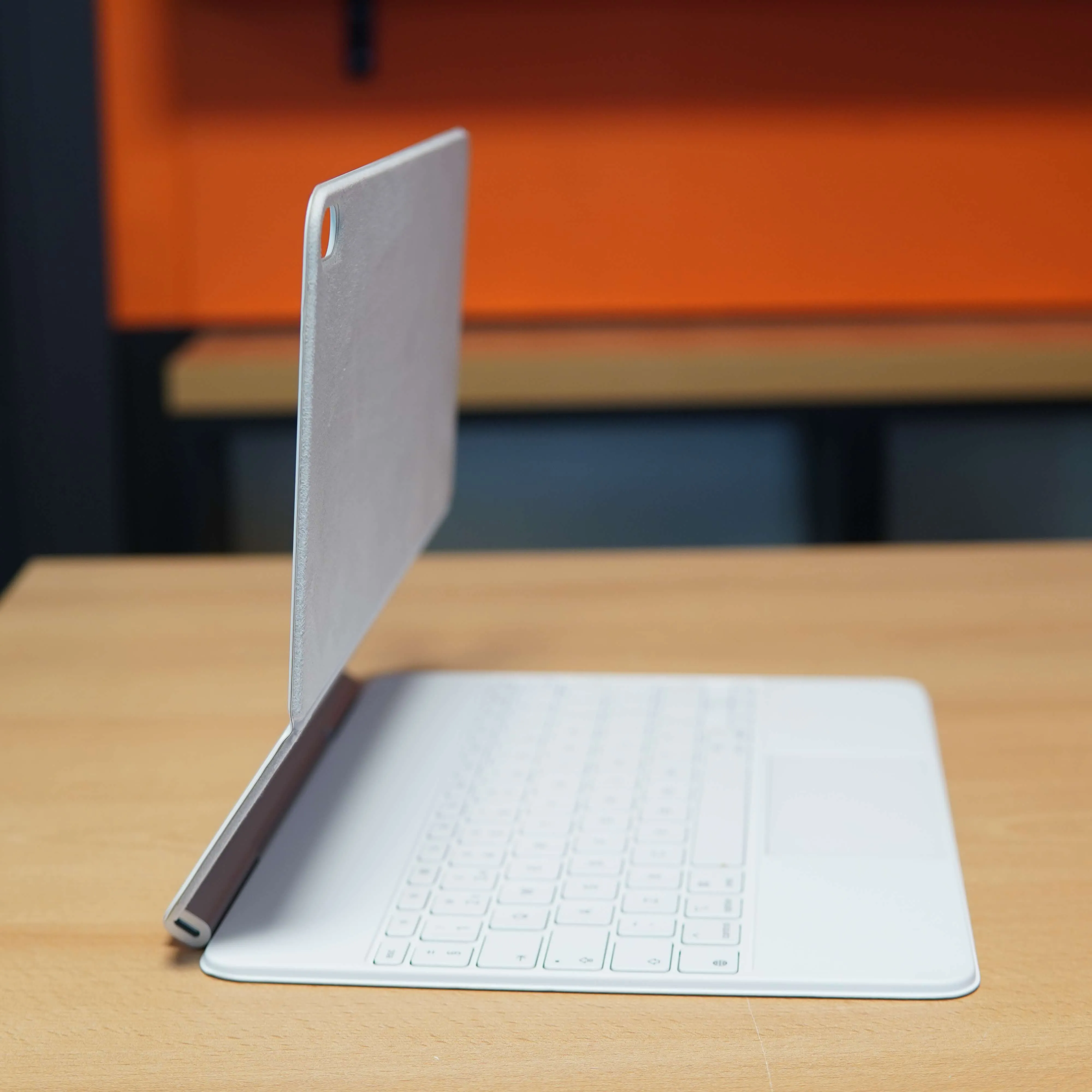 Tastatura Apple Magic Keyboard pentru iPad Air 13" (M4, M3, M2), Layout INT EN, A3340, Alb - imagine 3
