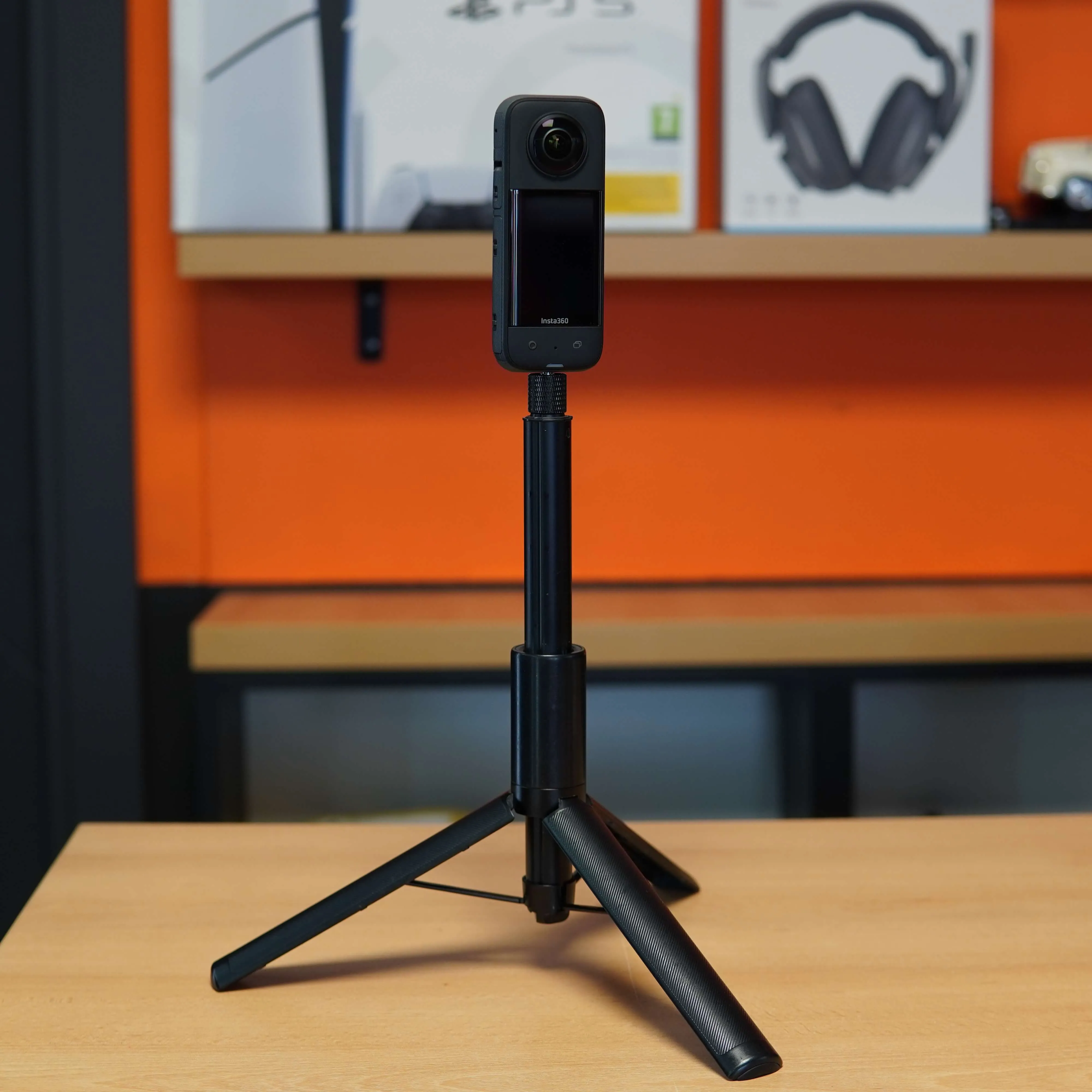 Camera Insta360 X3, 5K Captură 360° cu Ecran Tactil 2.29" și Wi-Fi + Statif, Negru - imagine 3