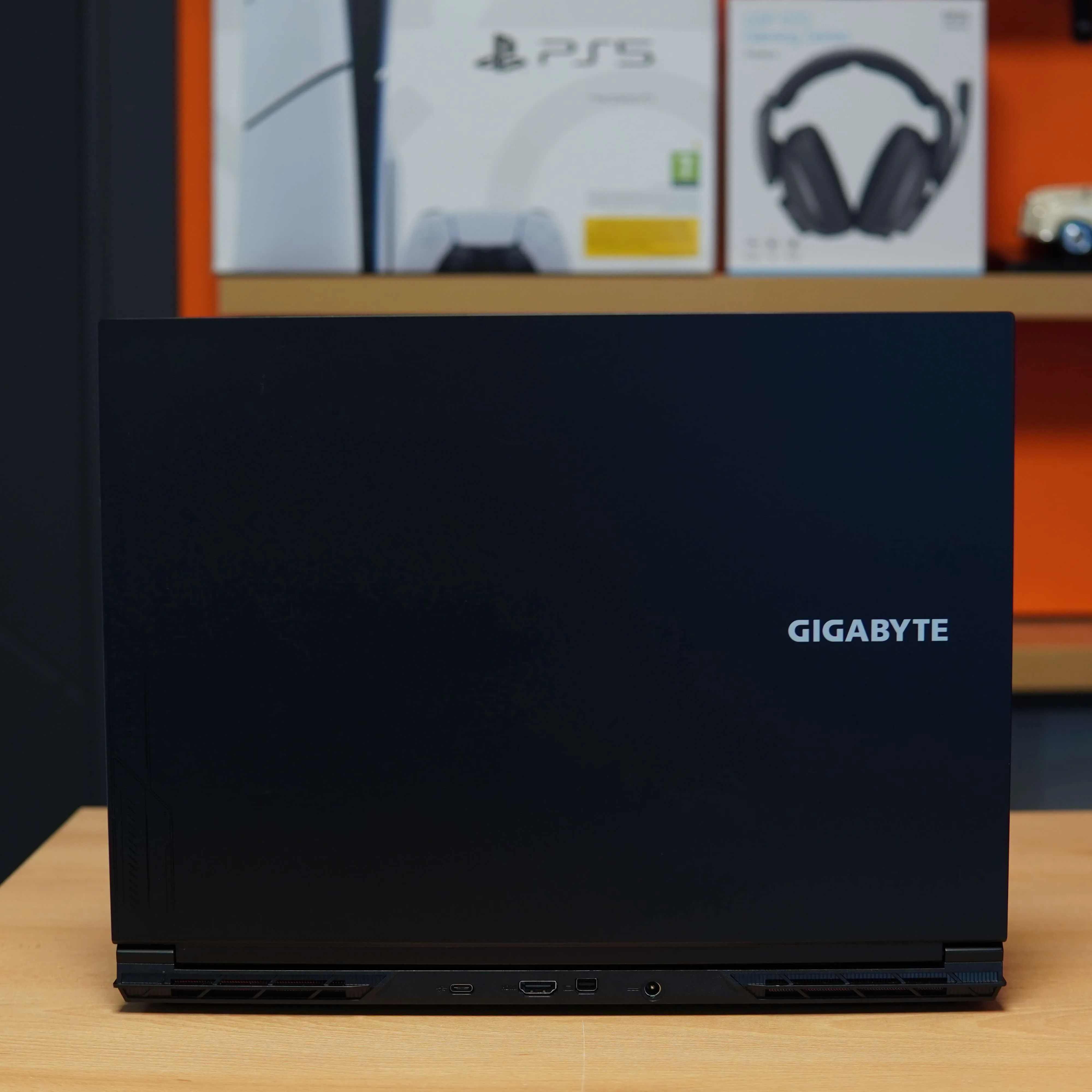 Laptop Gaming Gigabyte RC56, i7-13620h, 16 GB DDR5, 1 TB SSD, RTX 4050 6 GB, Layout QWERTZ, Negru - imagine 5