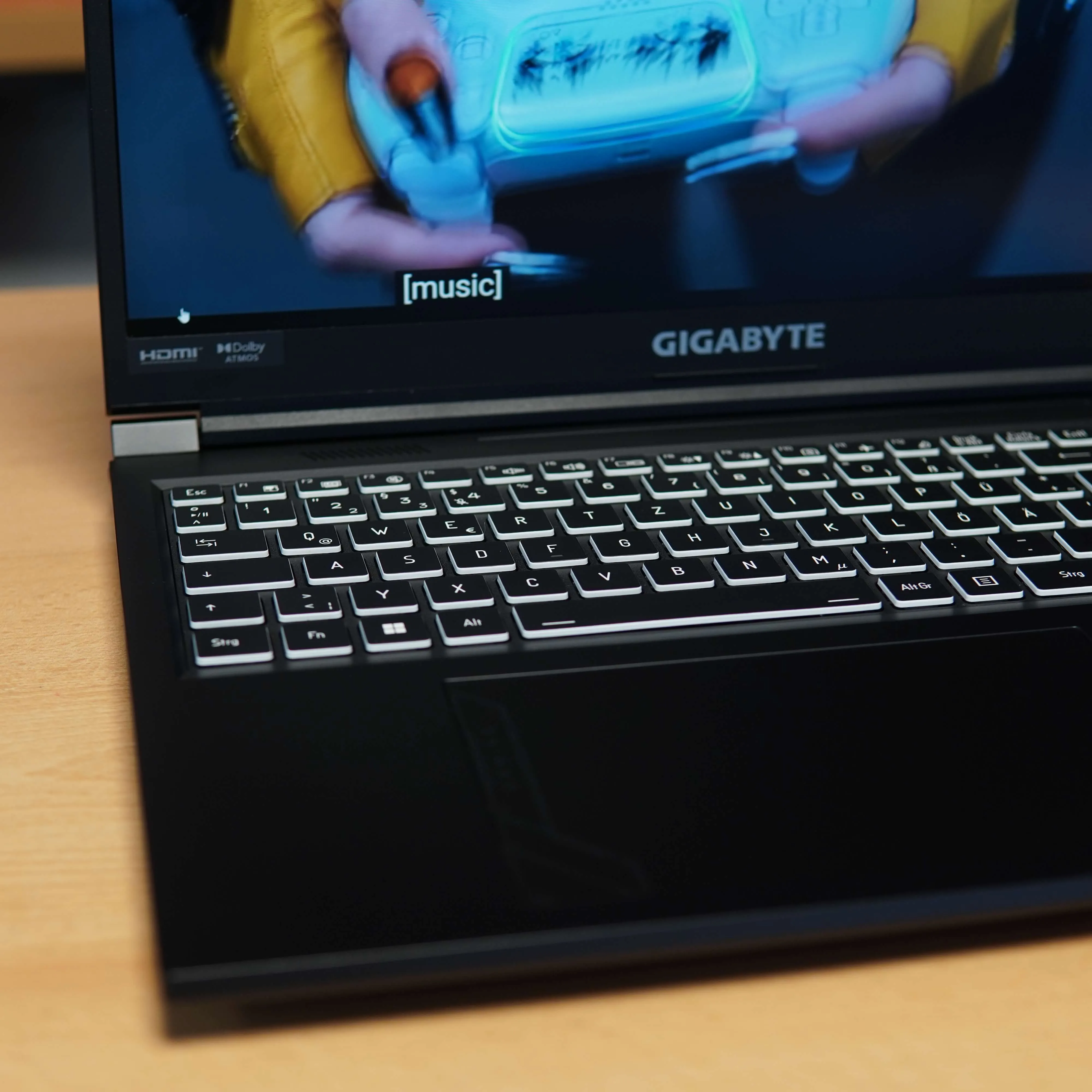 Laptop Gaming Gigabyte RC56, i7-13620h, 16 GB DDR5, 1 TB SSD, RTX 4050 6 GB, Layout QWERTZ, Negru - imagine 9
