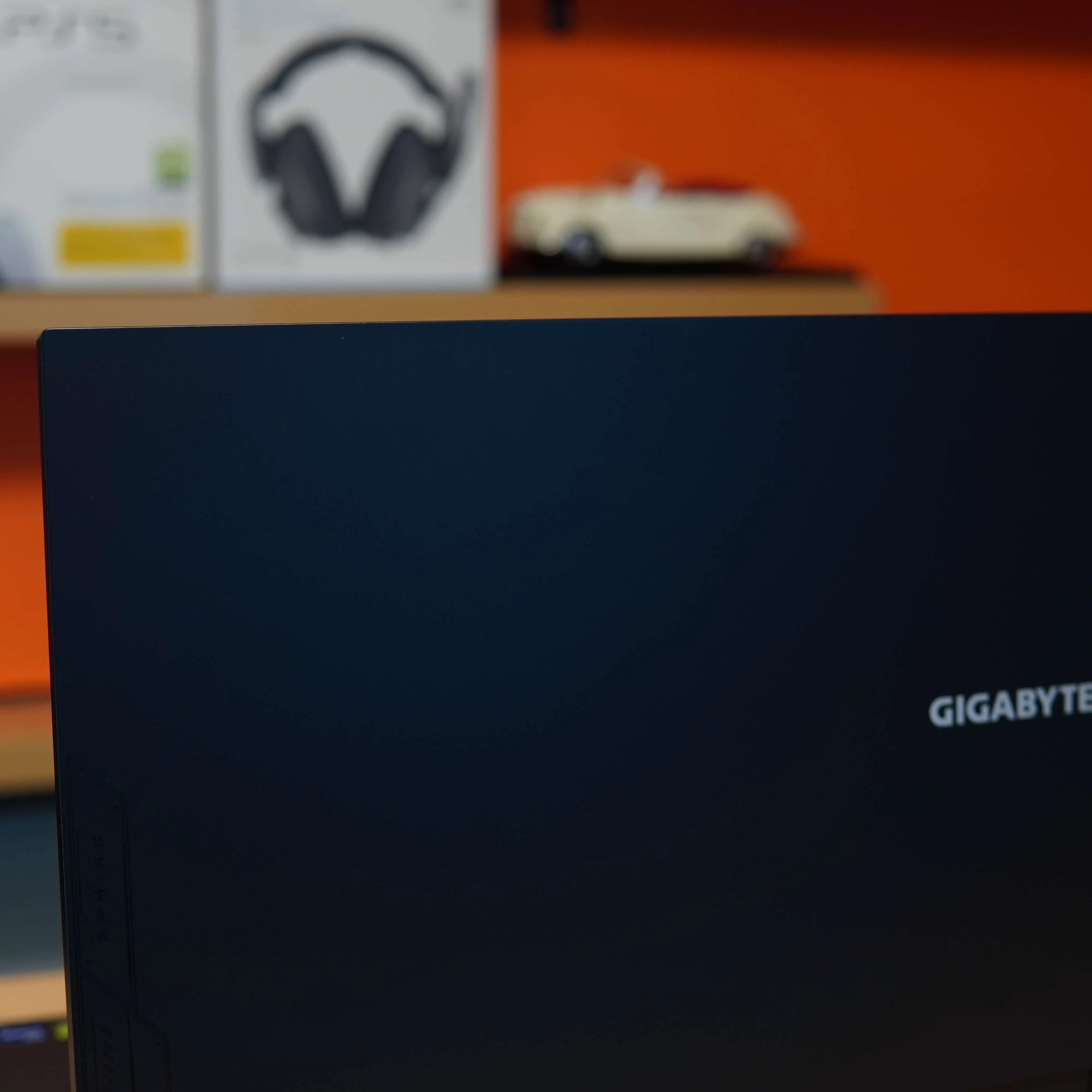Laptop Gaming Gigabyte RC56, i7-13620h, 16 GB DDR5, 1 TB SSD, RTX 4050 6 GB, Layout QWERTZ, Negru - imagine 6