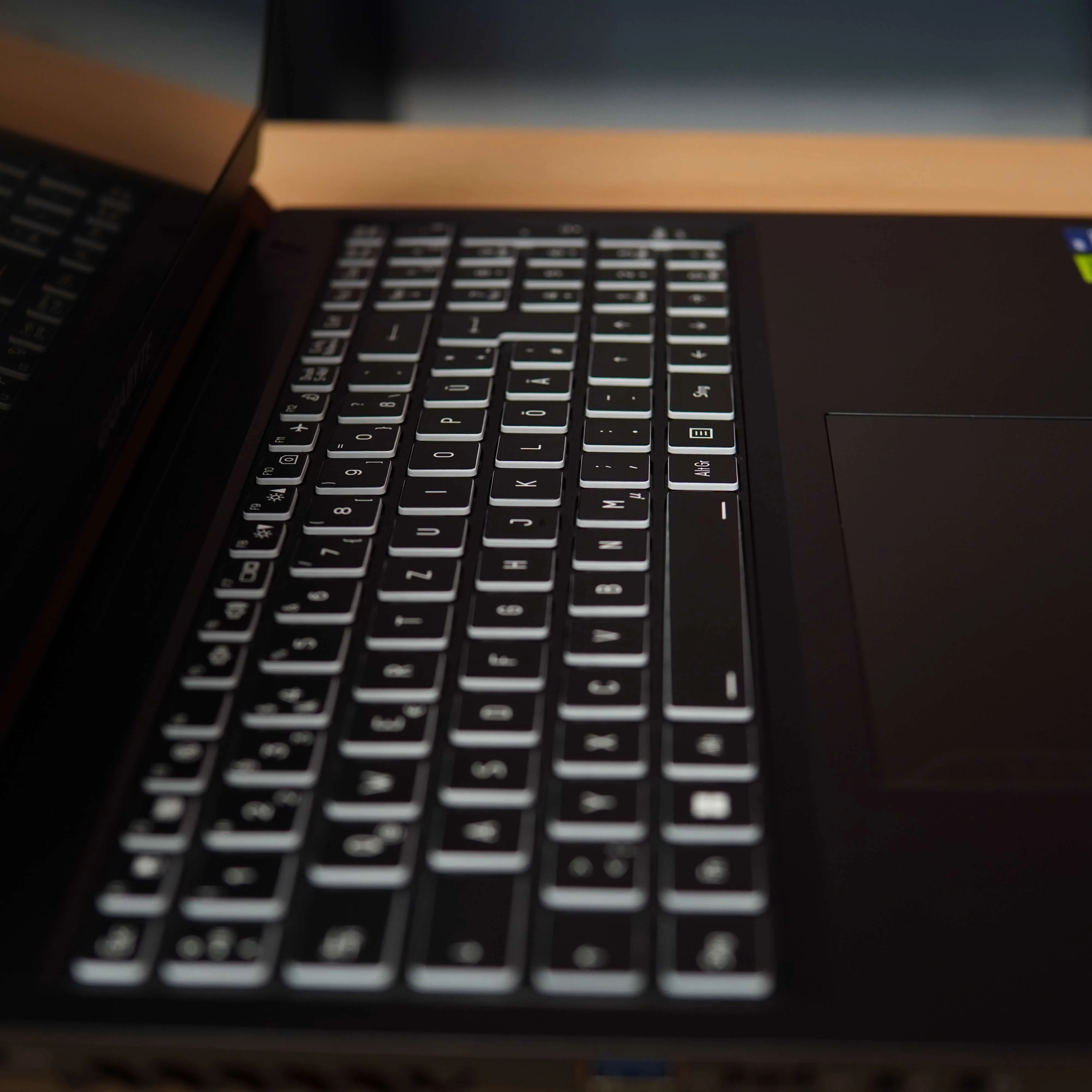 Laptop Gaming Gigabyte RC56, i7-13620h, 16 GB DDR5, 1 TB SSD, RTX 4050 6 GB, Layout QWERTZ, Negru - imagine 15