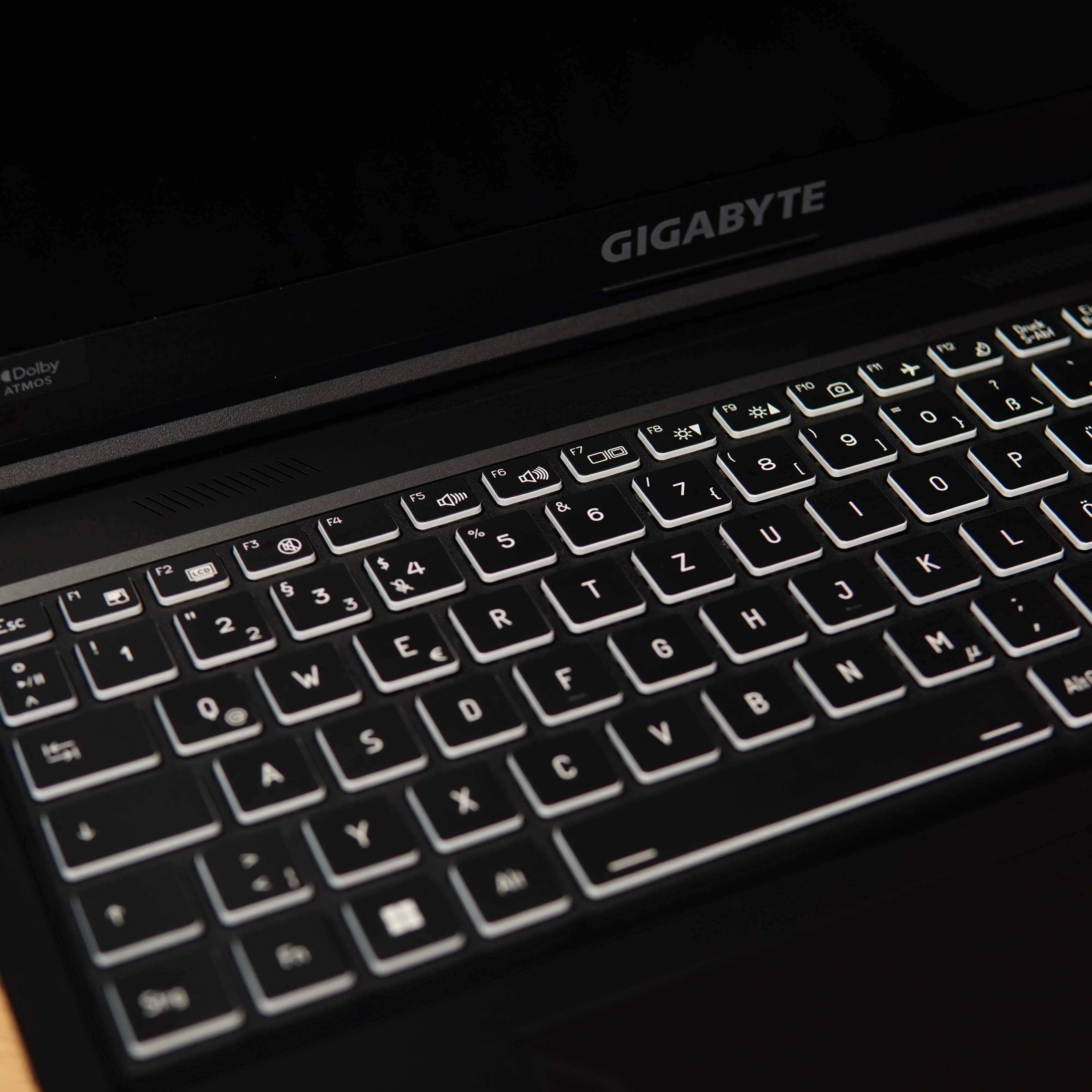 Laptop Gaming Gigabyte RC56, i7-13620h, 16 GB DDR5, 1 TB SSD, RTX 4050 6 GB, Layout QWERTZ, Negru - imagine 12
