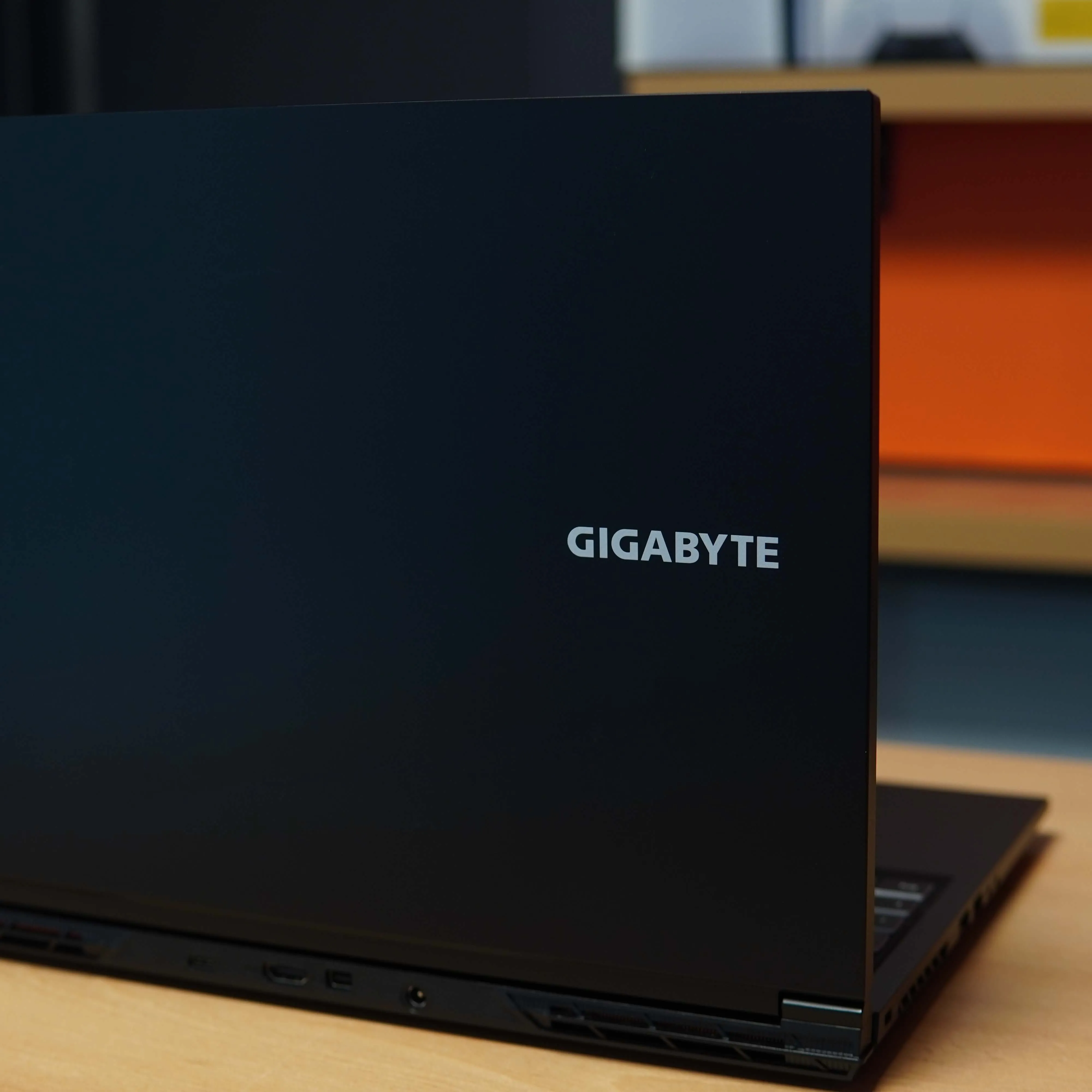 Laptop Gaming Gigabyte RC56, i7-13620h, 16 GB DDR5, 1 TB SSD, RTX 4050 6 GB, Layout QWERTZ, Negru - imagine 7