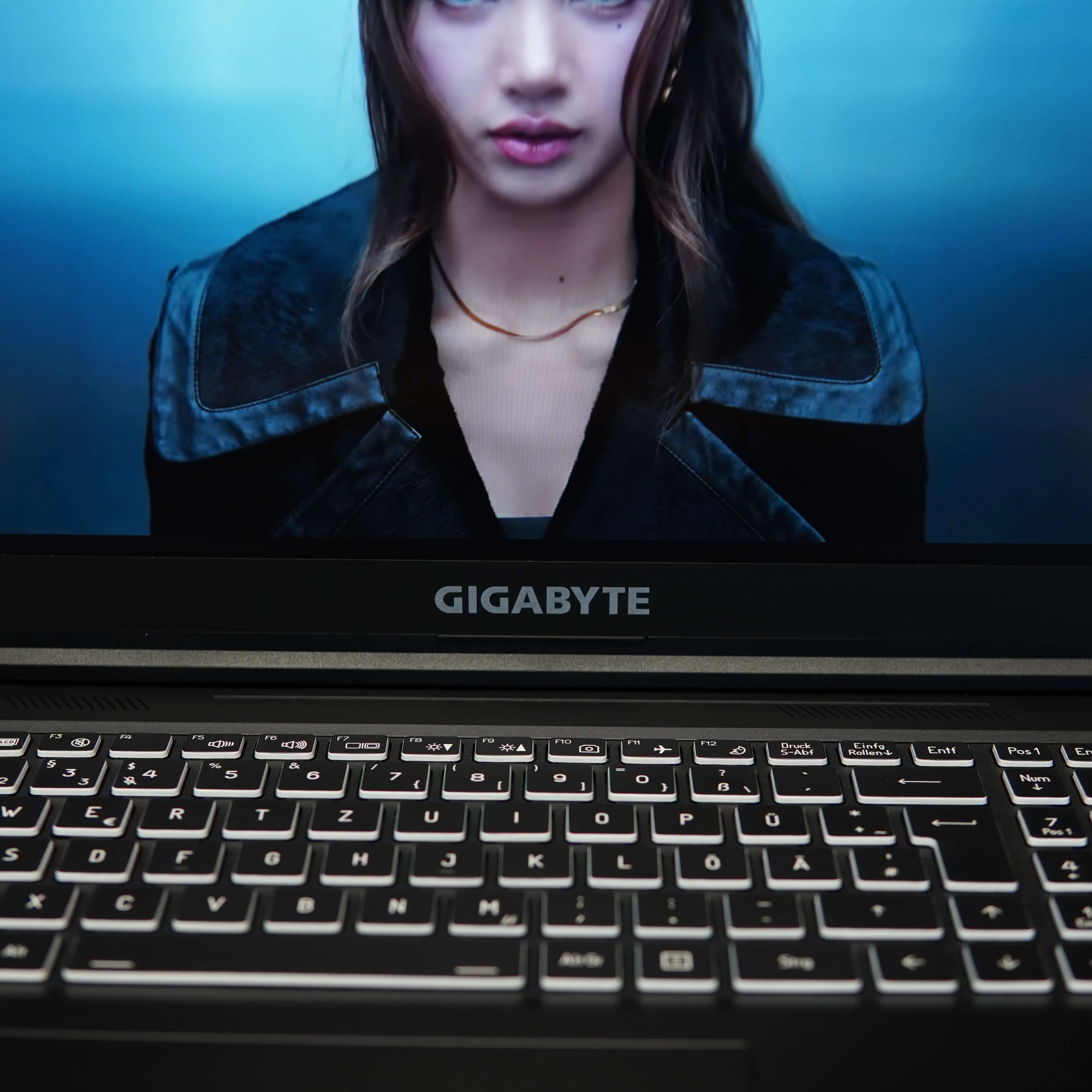 Laptop Gaming Gigabyte RC56, i7-13620h, 16 GB DDR5, 1 TB SSD, RTX 4050 6 GB, Layout QWERTZ, Negru - imagine 8