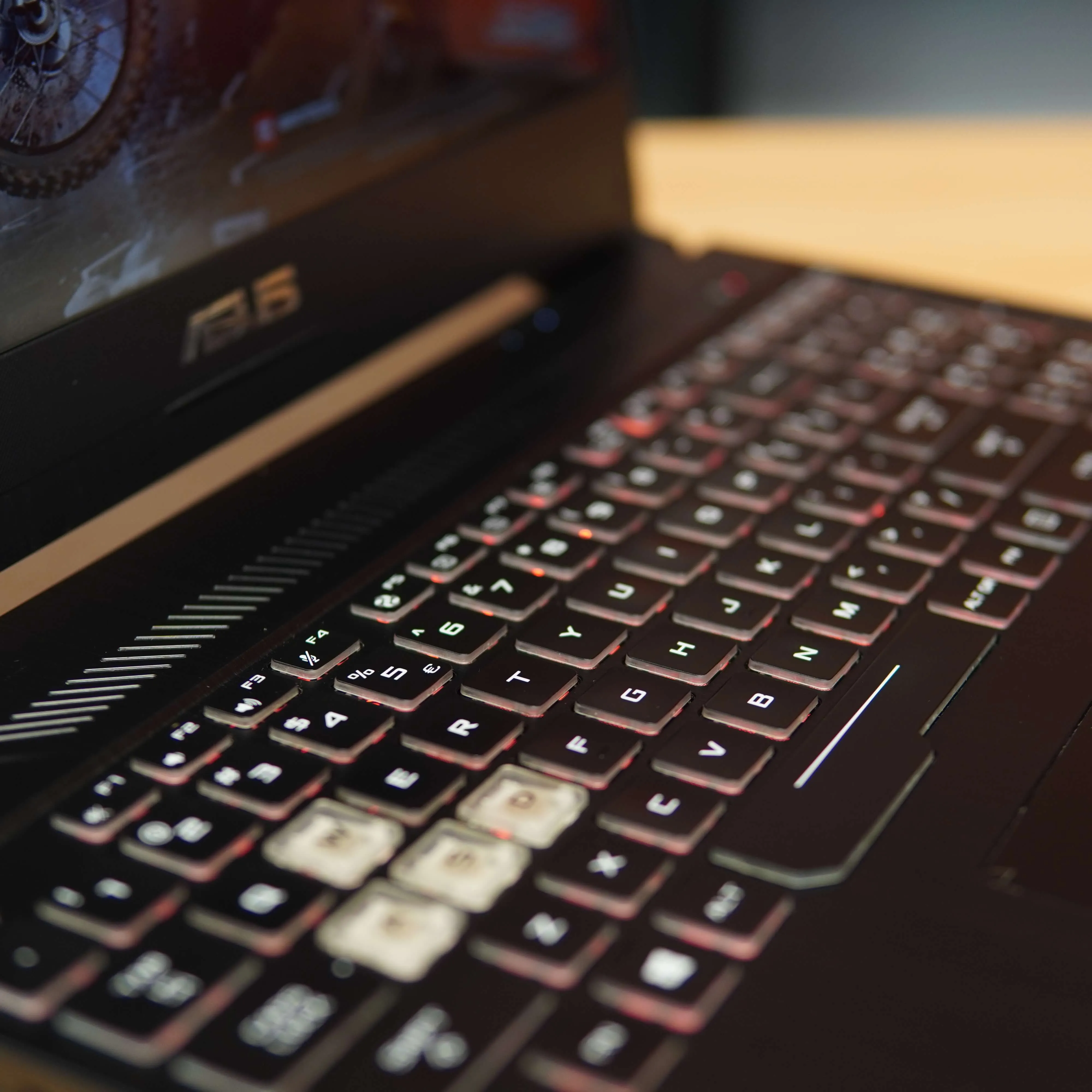 Laptop Gaming Asus TUF Gaming FX505D, AMD Ryzen 7 3750h, 16 GB DDR4, 256 GB SSD, GTX 1650 4 GB, Negru - imagine 8