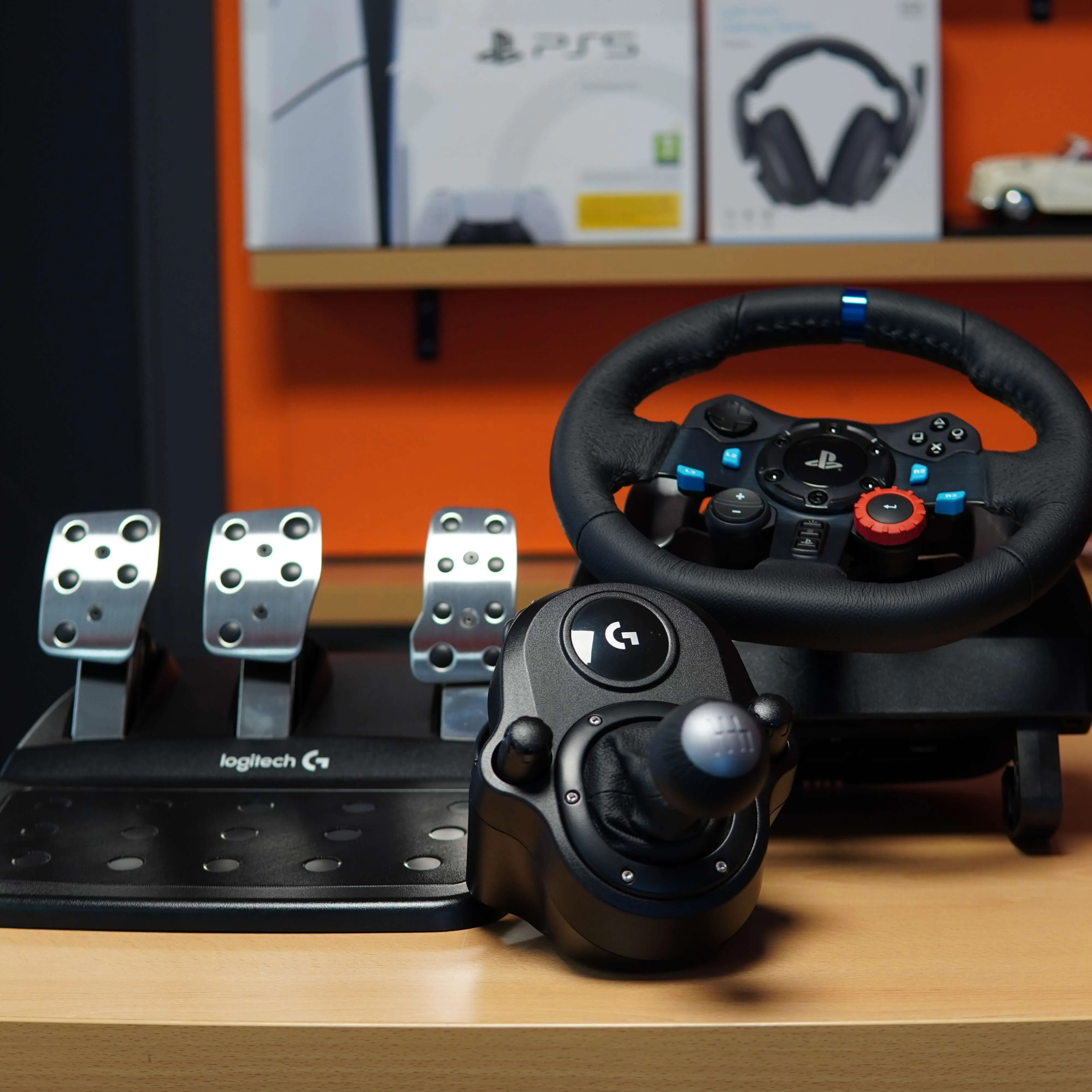 Volan Logitech Driving Force G29 + Schimbator Joystick Logitech Driving Force, PC, PS3, PS4, PS5 - imagine 2