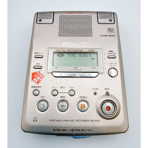 Minidisc Recorder Portabil Sony MZ-B50, Anul lansarii 2000, Microfon, Difuzor, Functie VOR, Iesire Casti, Intrare Line-In, Clear Voice, Argintiu + Casti Sony MDR-24