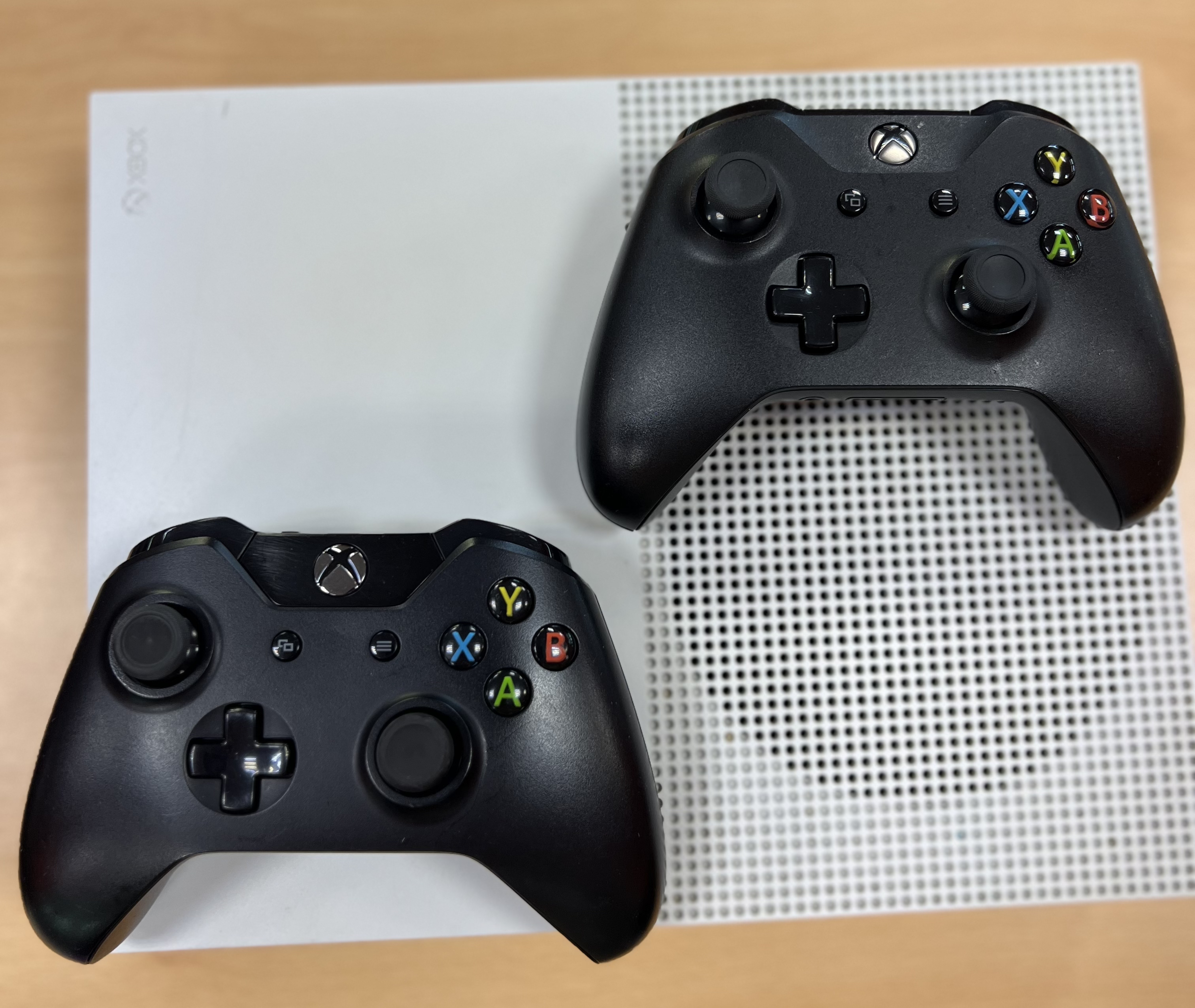 Consola Microsoft Xbox ONE S 1 Tb + 2 Controllere - imagine 2