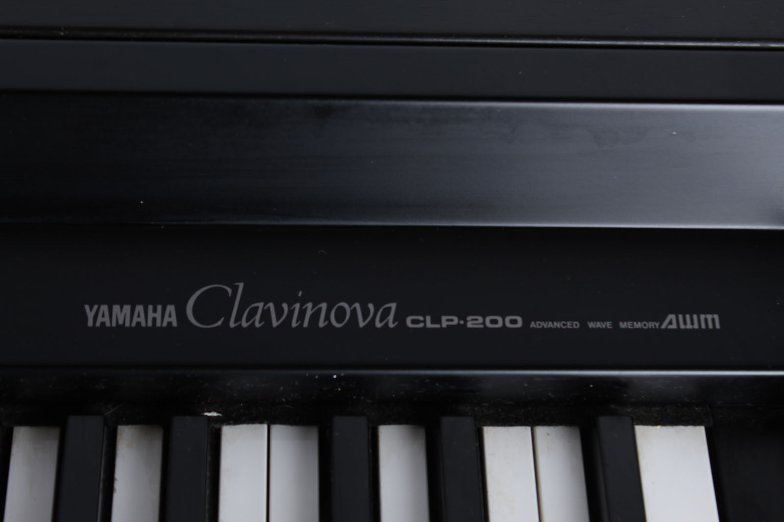 Claviatura Digitala Yamaha Clavinova CLP 200, 76 Clape, Efect Stereo Symphonic , Pedala Sustain, Boxe Integrate, AUX In/Out, Stand Original, Negru