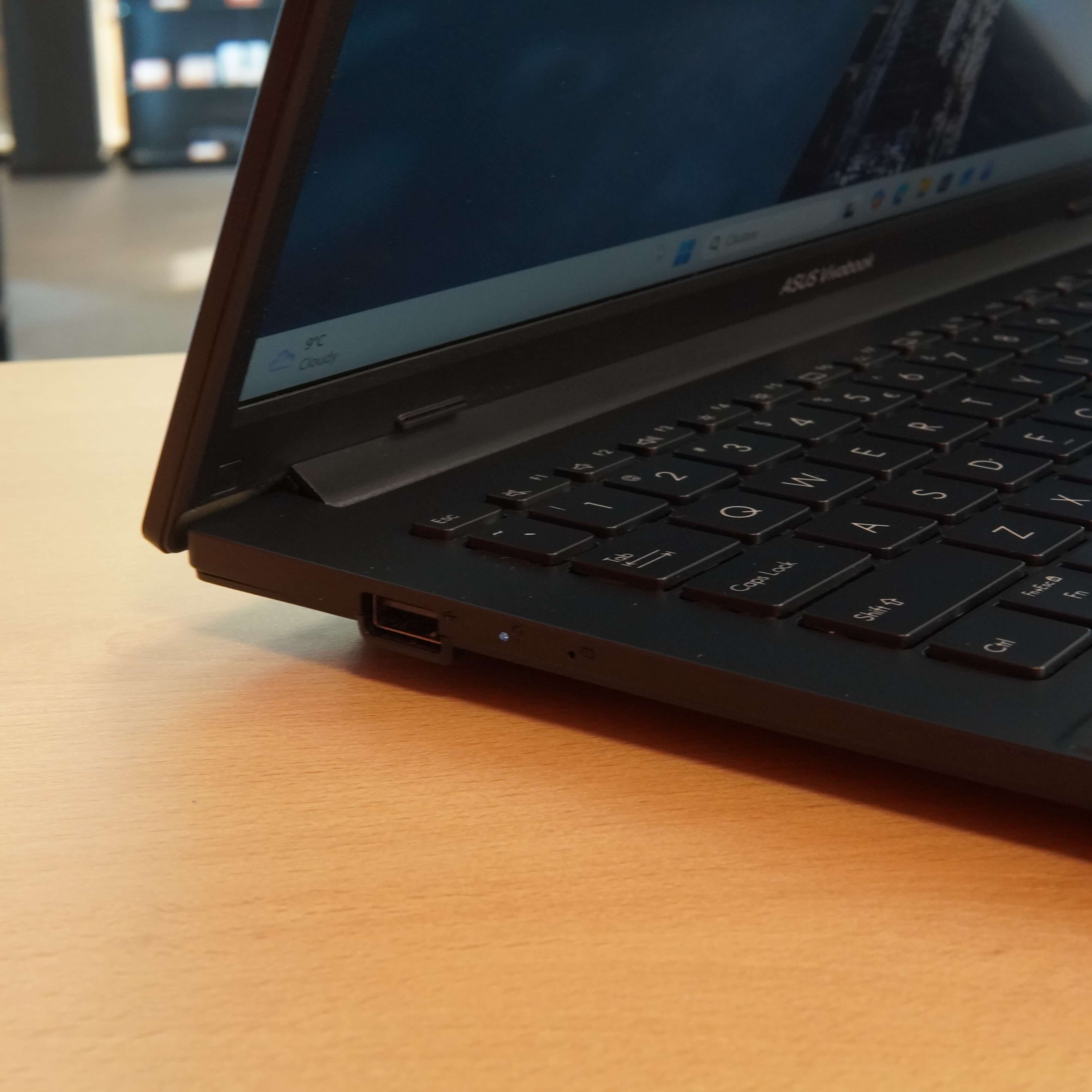 Laptop Asus Vivobook L1504F 15.6'' AMD Ryzen 5 7250U 16 GB DDR4, 512 GB, Midnight - imagine 4